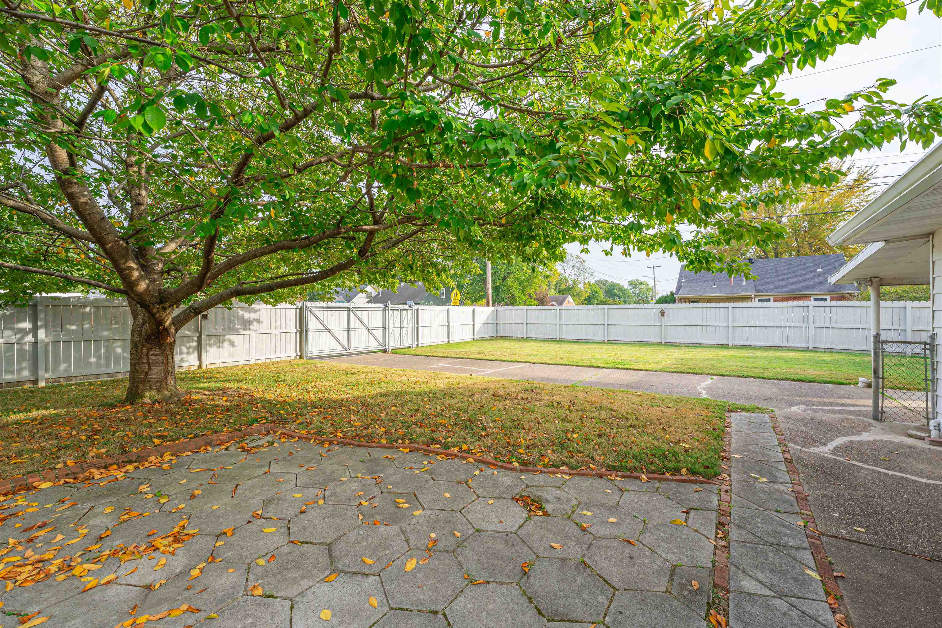 2000 Sunset Drive, Owensboro, Kentucky 42301, 3 Bedrooms Bedrooms, ,1 BathroomBathrooms,Single Family Residence,For Sale,Sunset Drive,88095