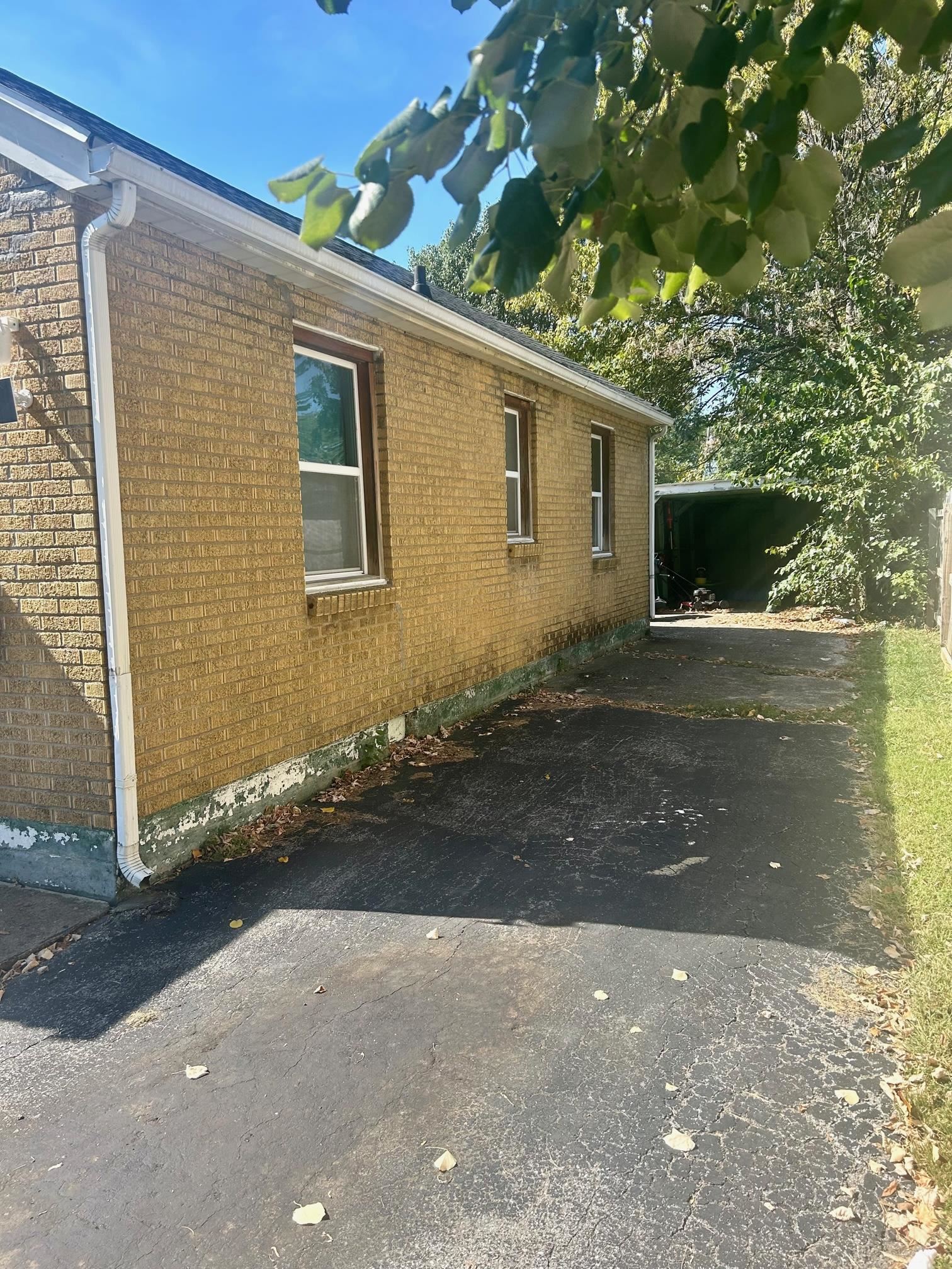 2116 Hathaway St, Owensboro, Kentucky 42303, 2 Bedrooms Bedrooms, ,1 BathroomBathrooms,Single Family Residence,For Sale,Hathaway St,88105