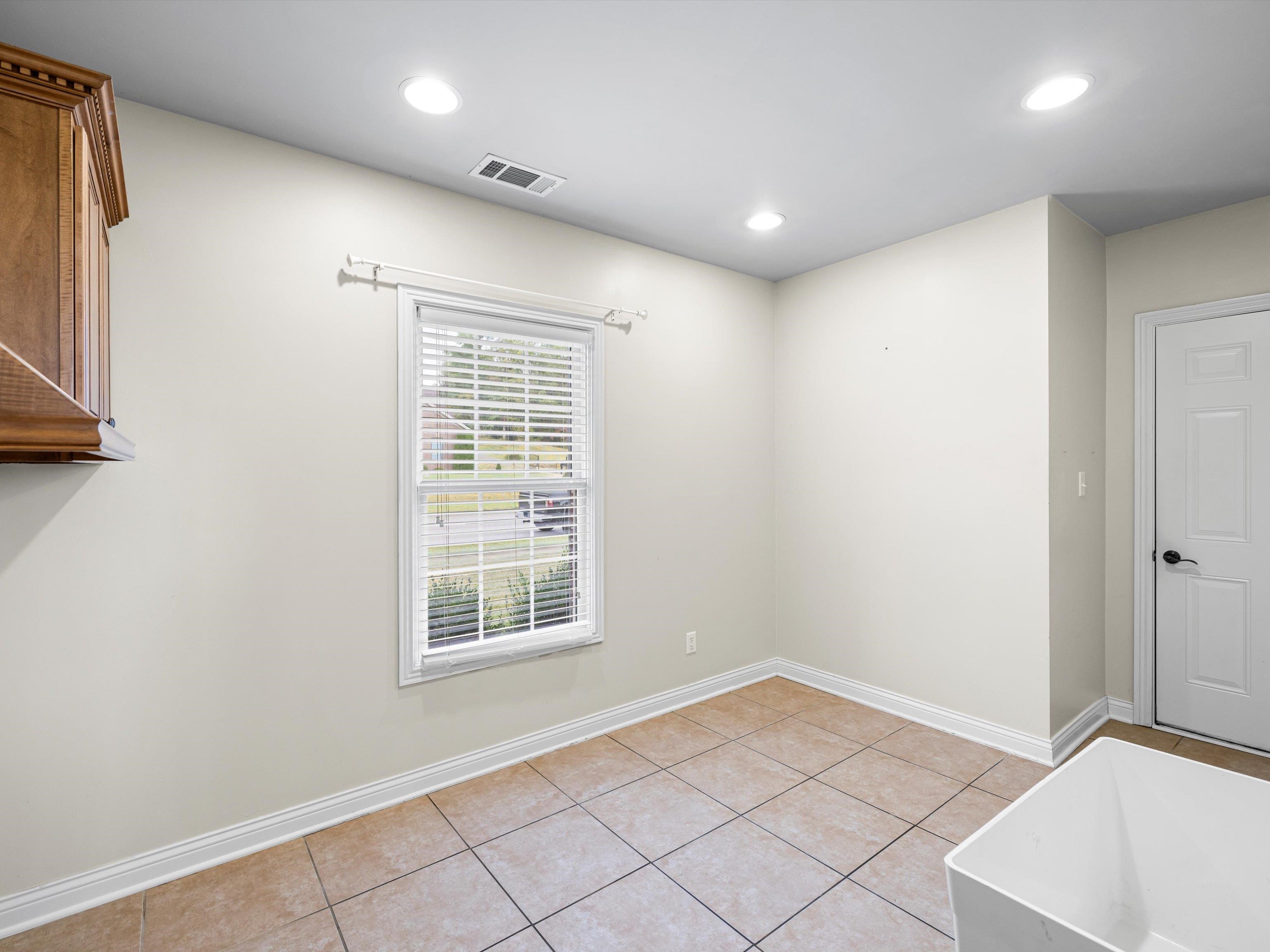4408 Harbor Hills Trace, Owensboro, Kentucky 42301, 3 Bedrooms Bedrooms, ,2 BathroomsBathrooms,Single Family Residence,For Sale,Harbor Hills Trace,88108