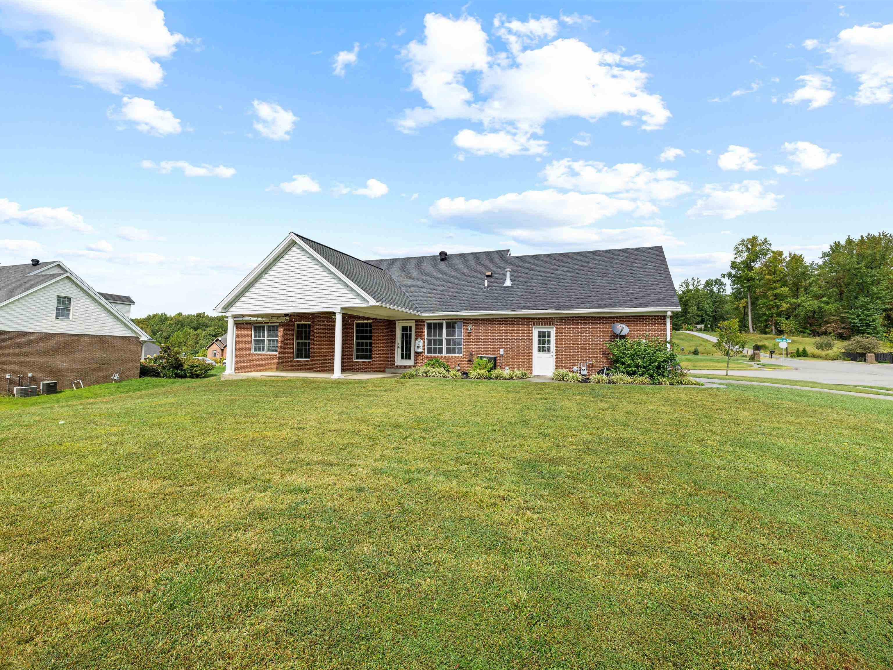 4408 Harbor Hills Trace, Owensboro, Kentucky 42301, 3 Bedrooms Bedrooms, ,2 BathroomsBathrooms,Single Family Residence,For Sale,Harbor Hills Trace,88108
