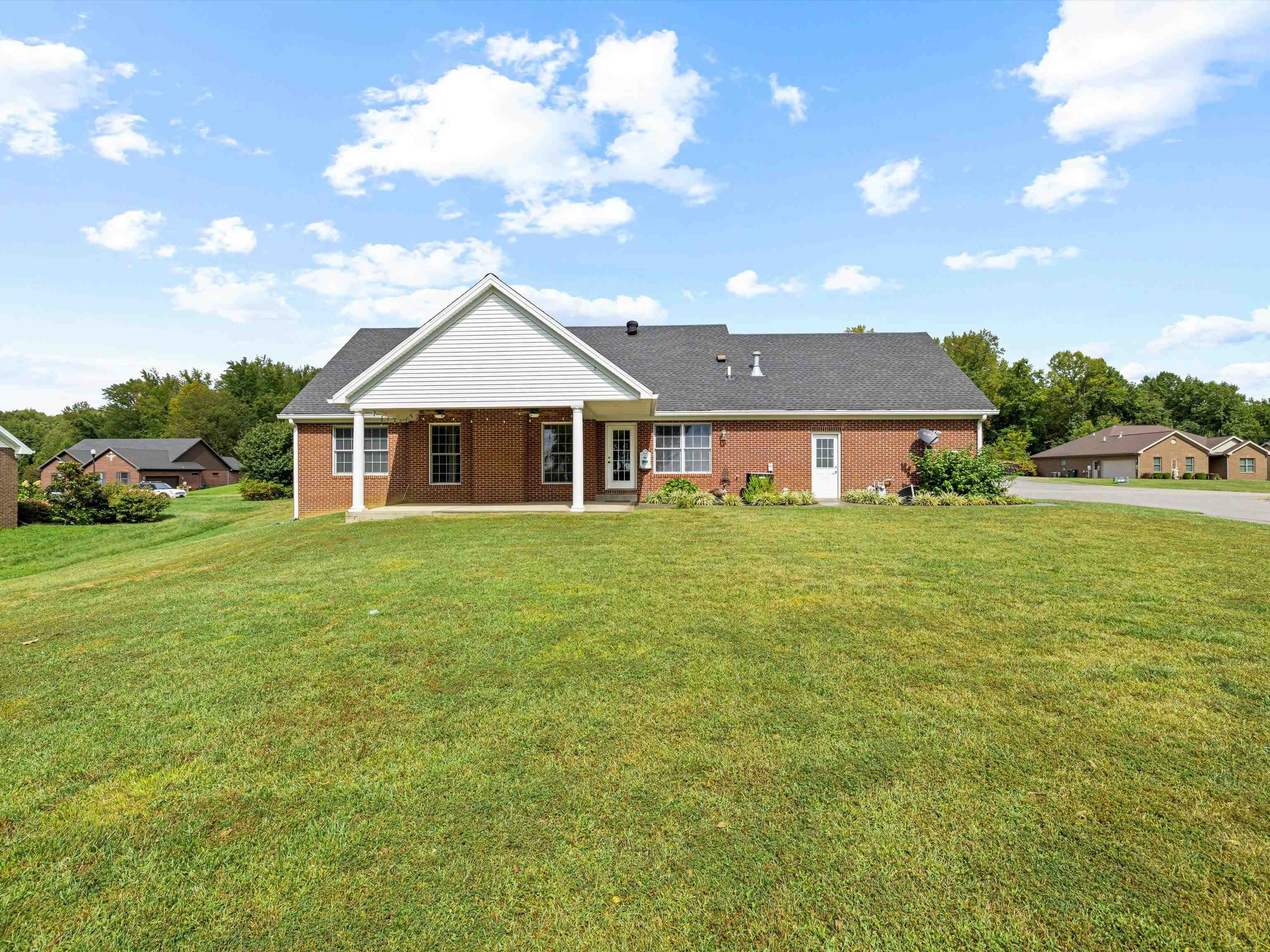 4408 Harbor Hills Trace, Owensboro, Kentucky 42301, 3 Bedrooms Bedrooms, ,2 BathroomsBathrooms,Single Family Residence,For Sale,Harbor Hills Trace,88108