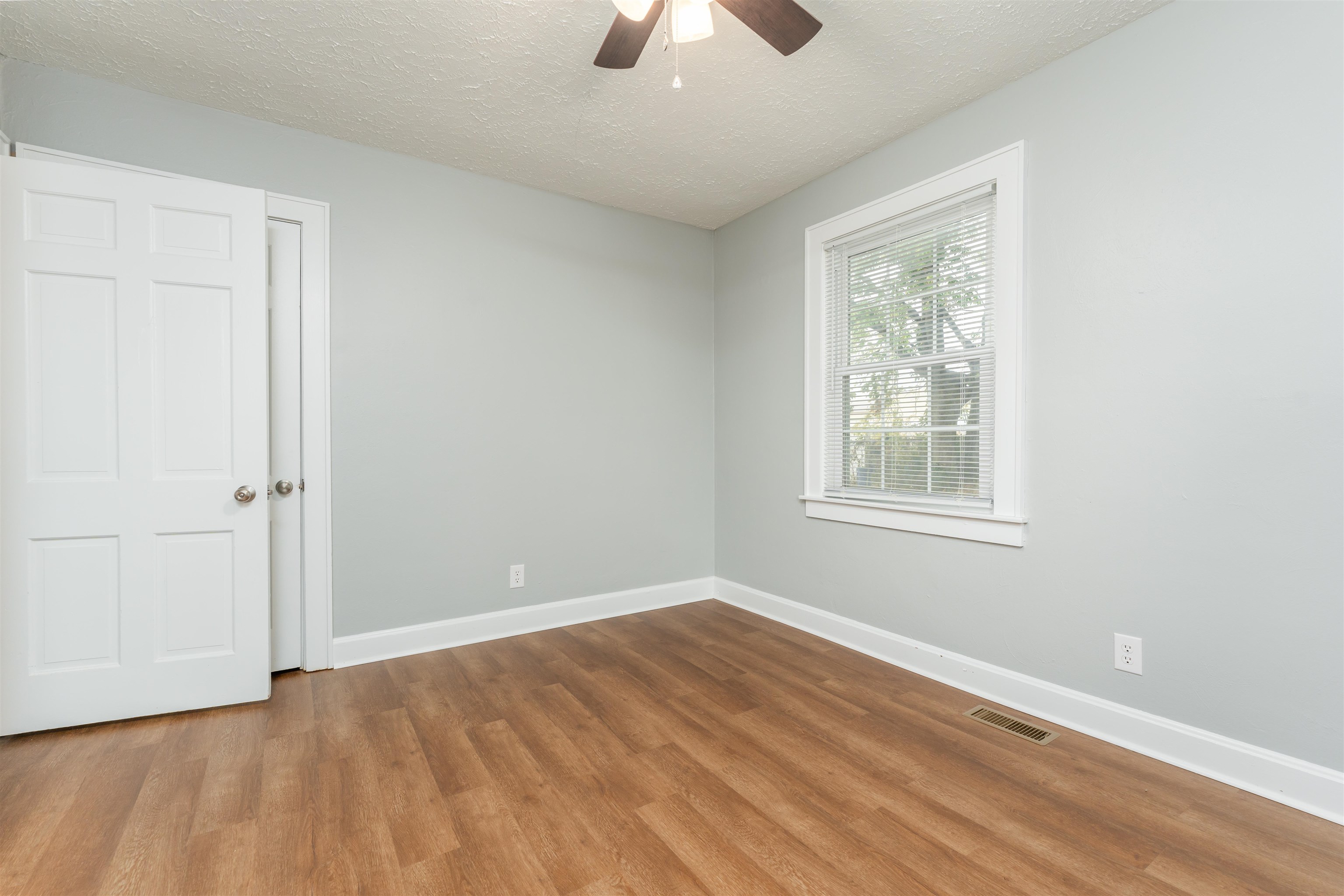 219 Castlen Street, Owensboro, Kentucky 42301, 2 Bedrooms Bedrooms, ,1 BathroomBathrooms,Single Family Residence,For Sale,Castlen Street,88130