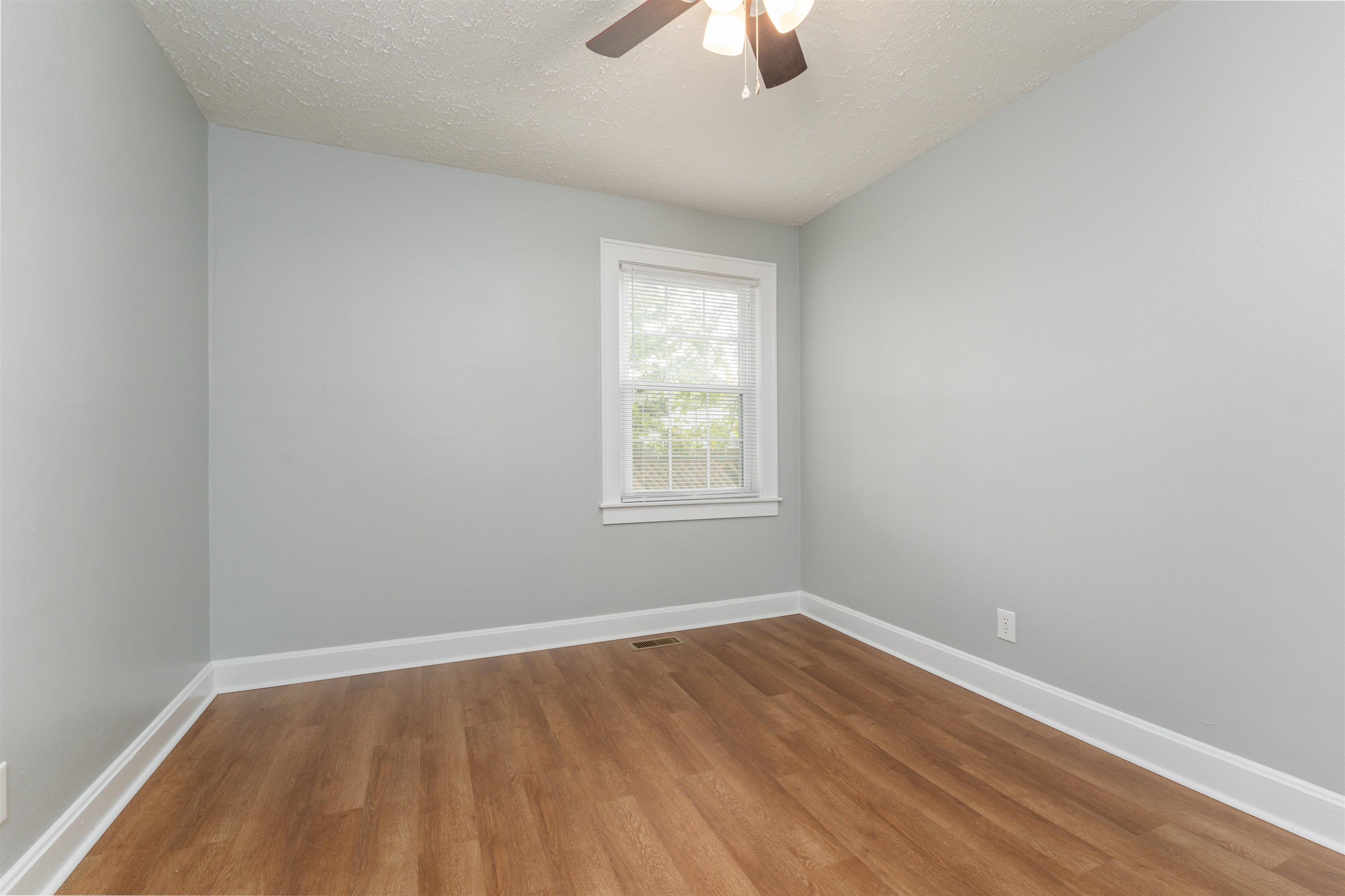 219 Castlen Street, Owensboro, Kentucky 42301, 2 Bedrooms Bedrooms, ,1 BathroomBathrooms,Single Family Residence,For Sale,Castlen Street,88130