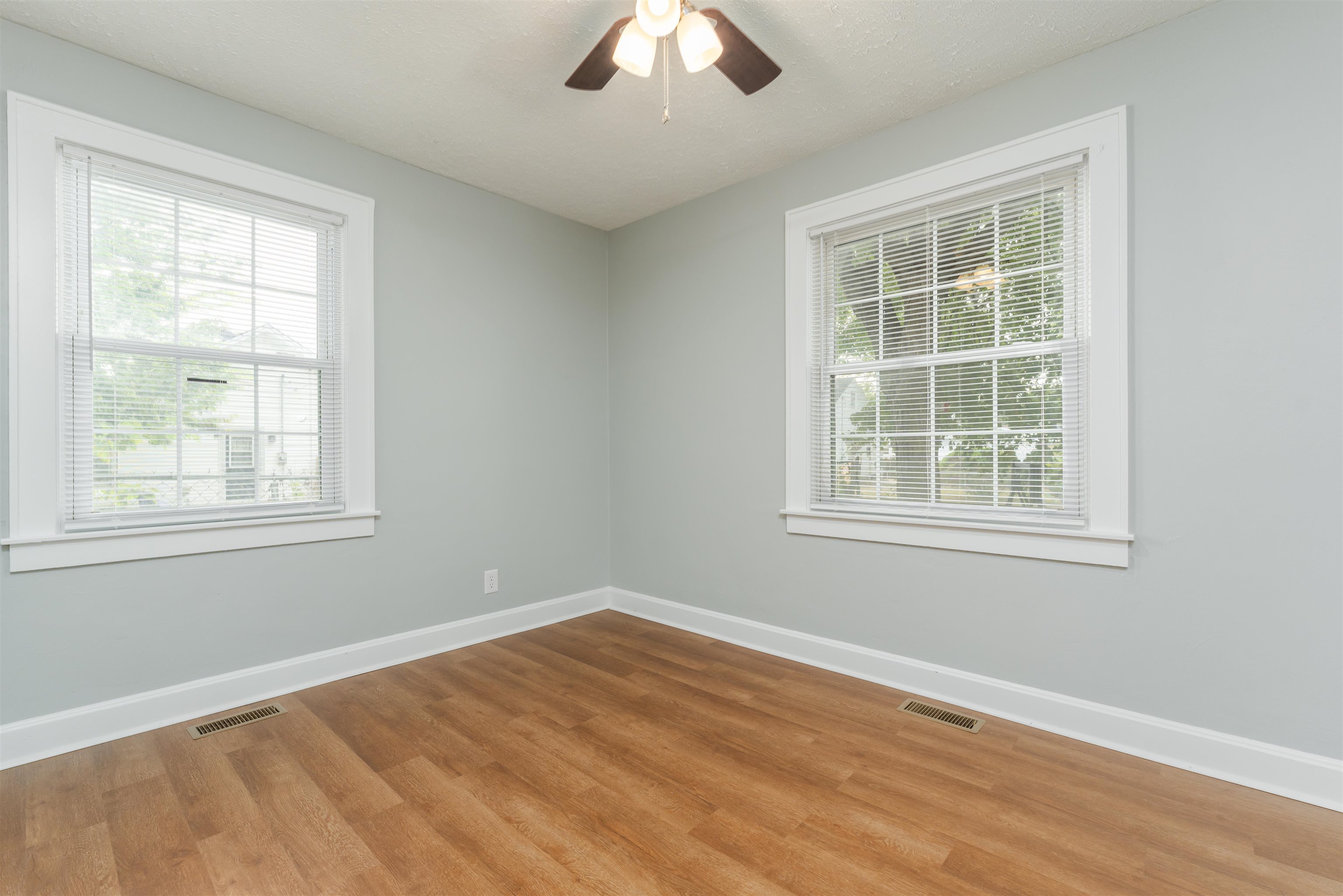 219 Castlen Street, Owensboro, Kentucky 42301, 2 Bedrooms Bedrooms, ,1 BathroomBathrooms,Single Family Residence,For Sale,Castlen Street,88130