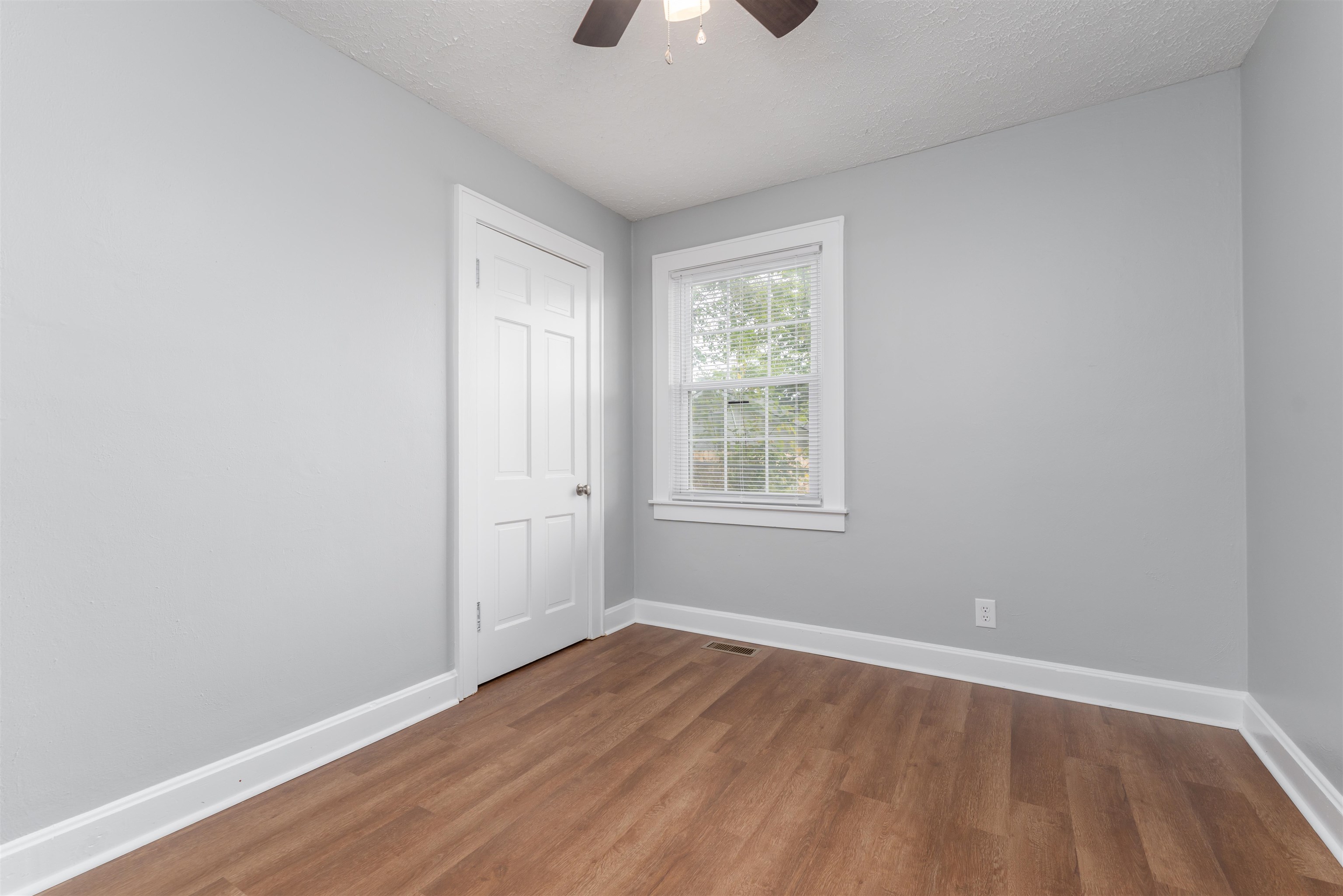 219 Castlen Street, Owensboro, Kentucky 42301, 2 Bedrooms Bedrooms, ,1 BathroomBathrooms,Single Family Residence,For Sale,Castlen Street,88130