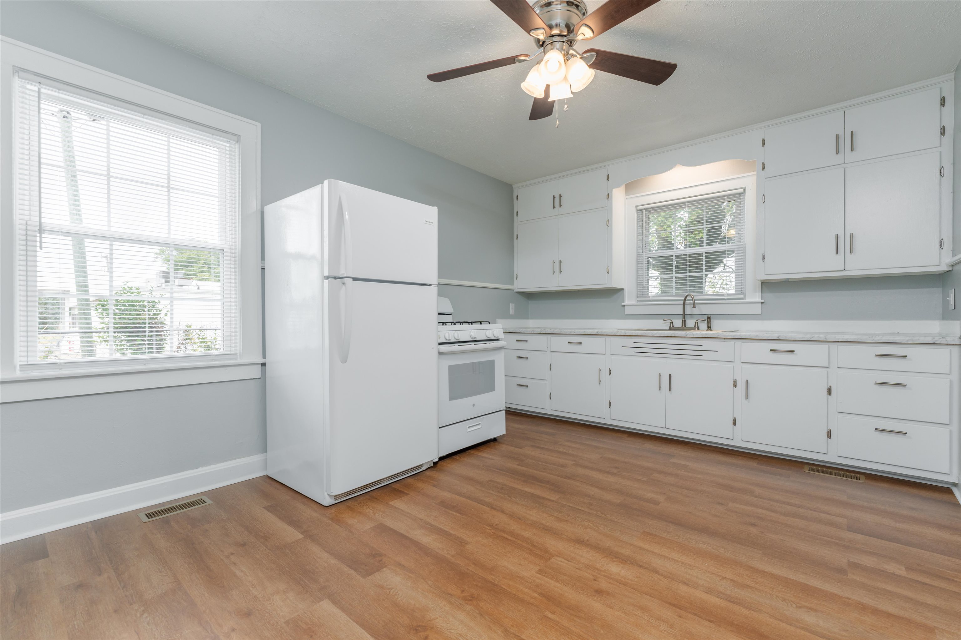 219 Castlen Street, Owensboro, Kentucky 42301, 2 Bedrooms Bedrooms, ,1 BathroomBathrooms,Single Family Residence,For Sale,Castlen Street,88130