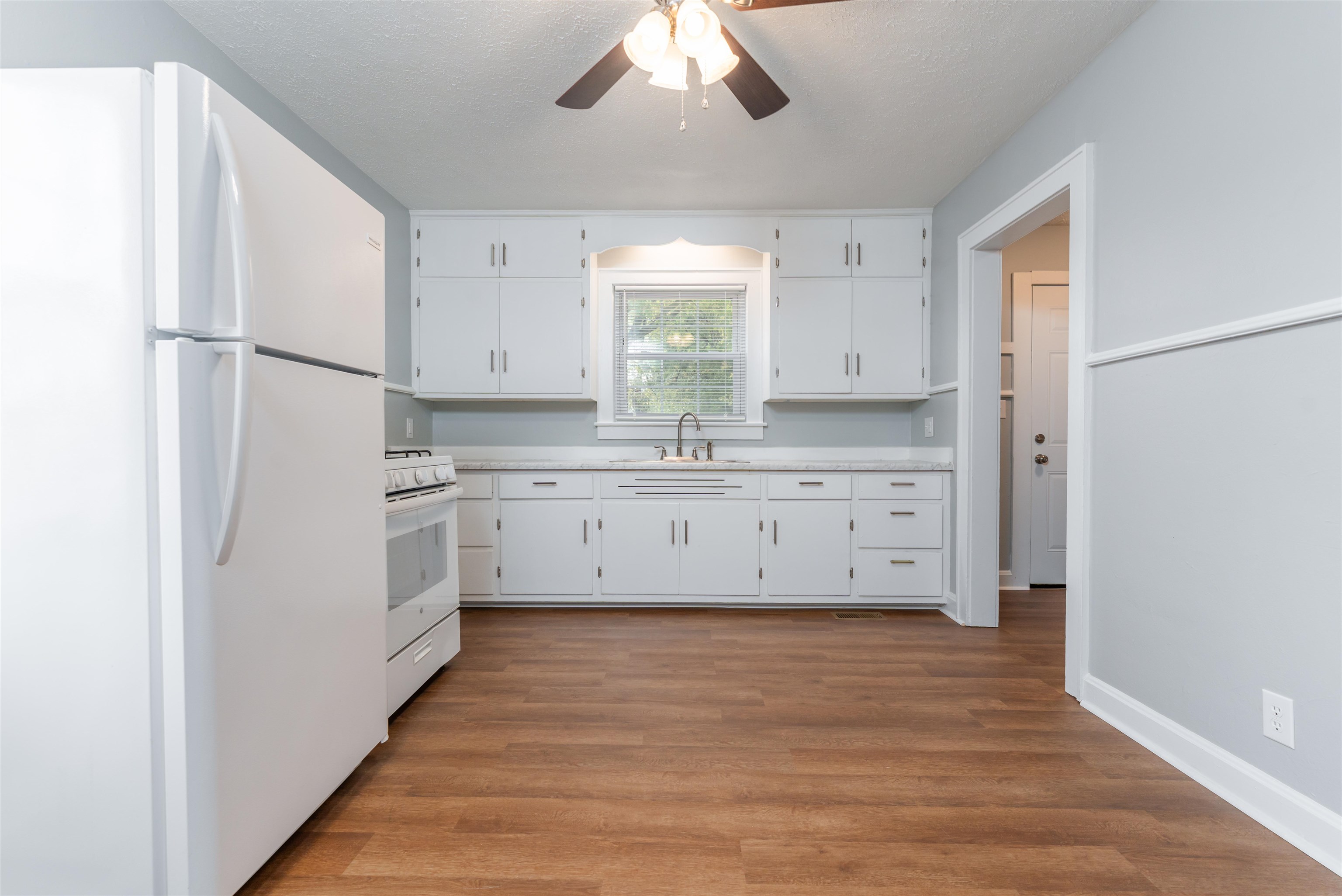 219 Castlen Street, Owensboro, Kentucky 42301, 2 Bedrooms Bedrooms, ,1 BathroomBathrooms,Single Family Residence,For Sale,Castlen Street,88130