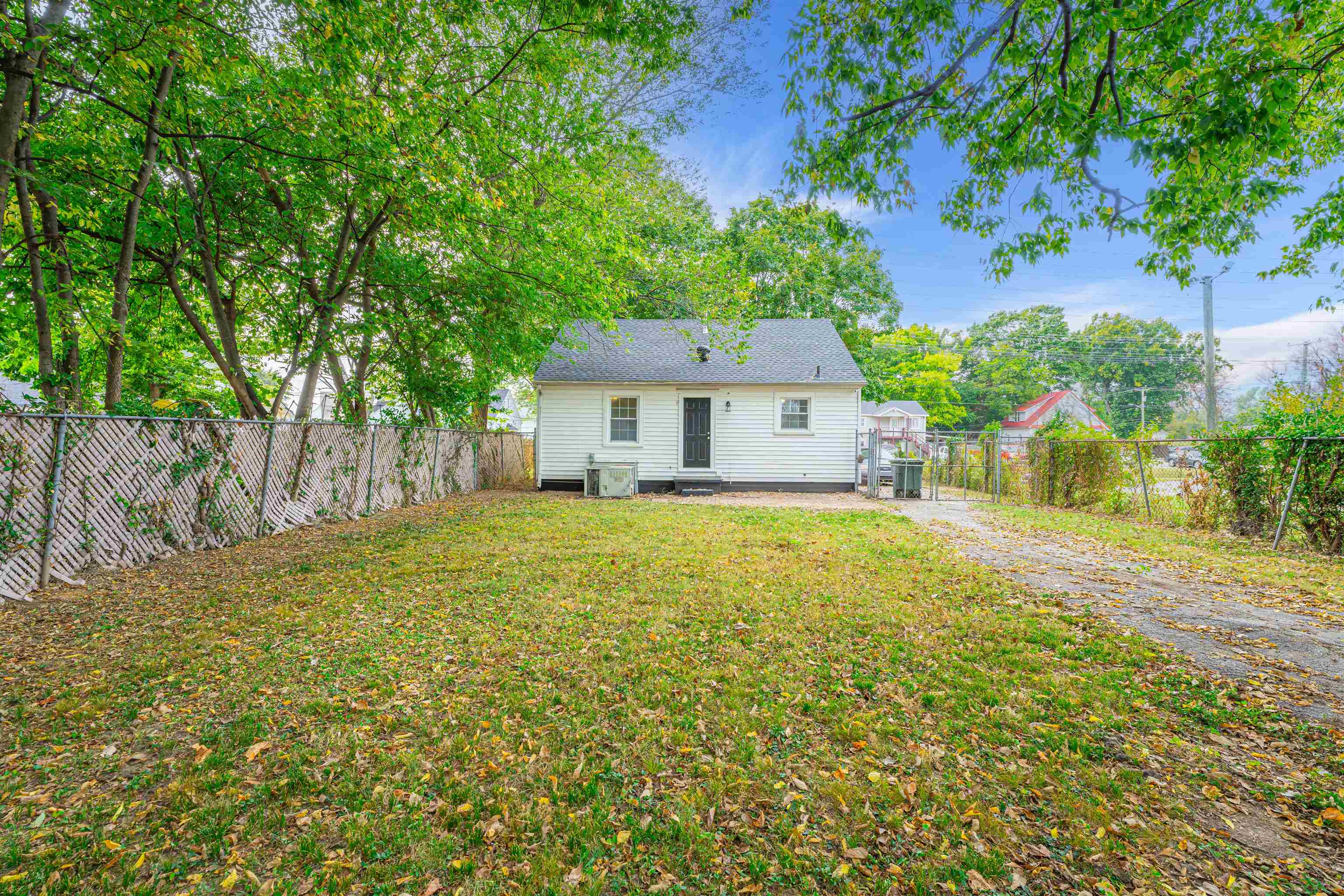 219 Castlen Street, Owensboro, Kentucky 42301, 2 Bedrooms Bedrooms, ,1 BathroomBathrooms,Single Family Residence,For Sale,Castlen Street,88130
