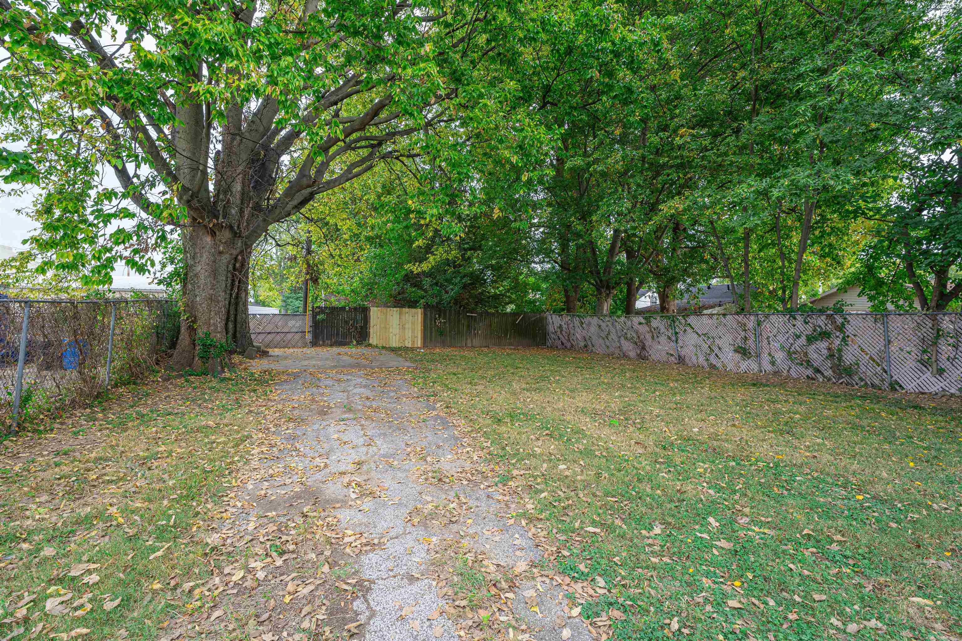 219 Castlen Street, Owensboro, Kentucky 42301, 2 Bedrooms Bedrooms, ,1 BathroomBathrooms,Single Family Residence,For Sale,Castlen Street,88130