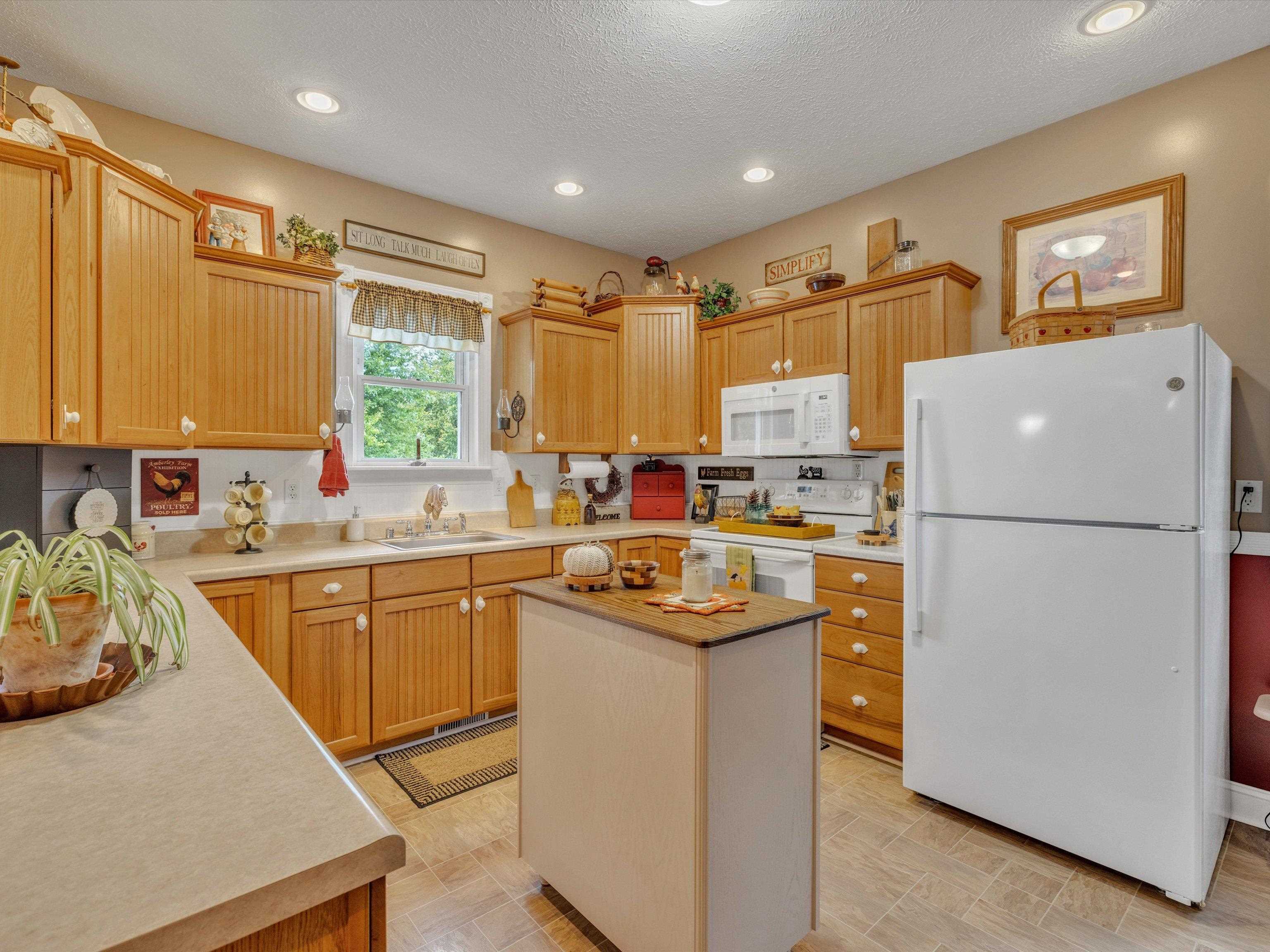 9675 Hwy 144, Philpot, Kentucky 42366, 3 Bedrooms Bedrooms, ,2 BathroomsBathrooms,Single Family Residence,For Sale,Hwy 144,88134