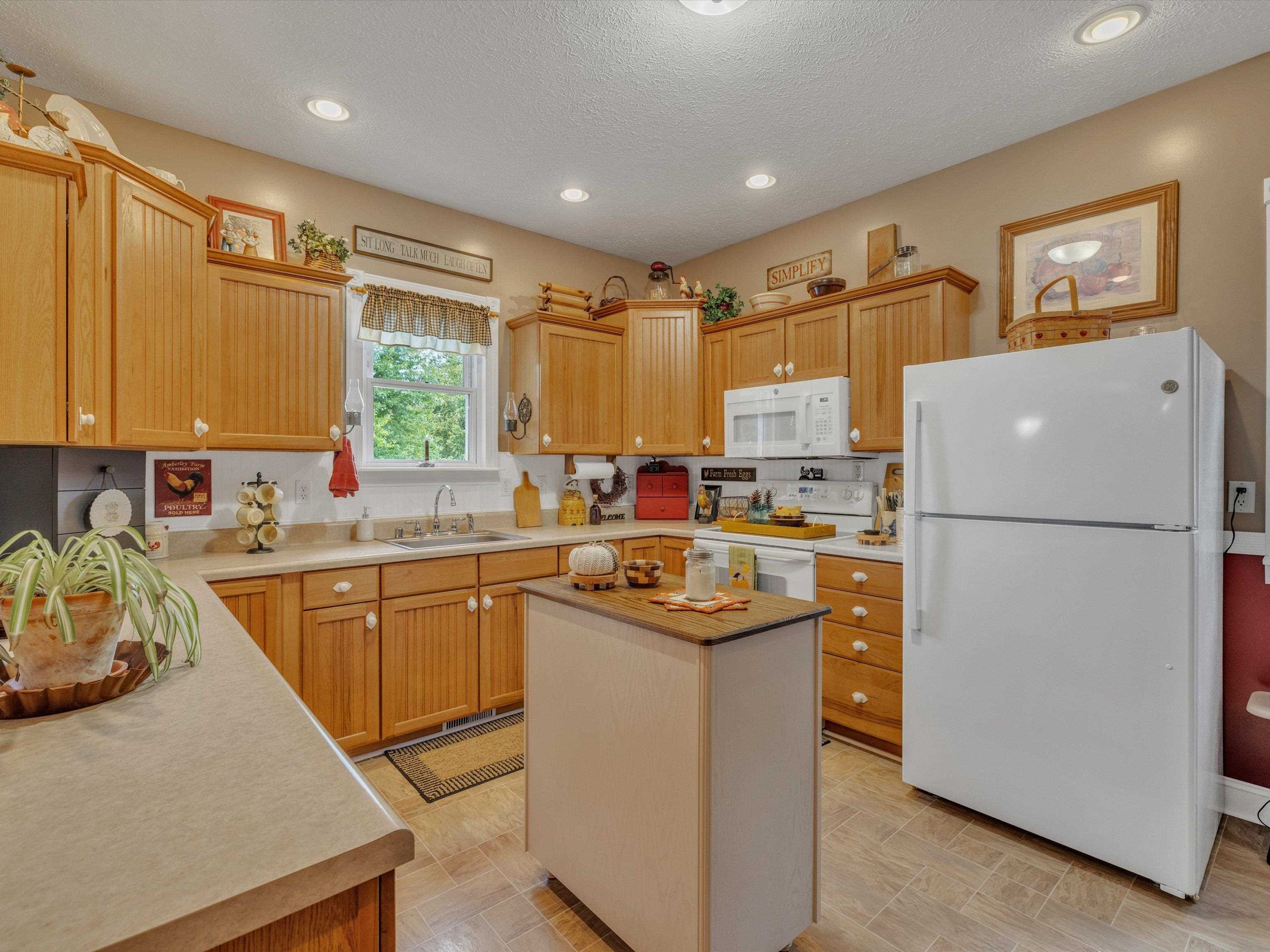 9675 Hwy 144, Philpot, Kentucky 42366, 3 Bedrooms Bedrooms, ,2 BathroomsBathrooms,Single Family Residence,For Sale,Hwy 144,88134