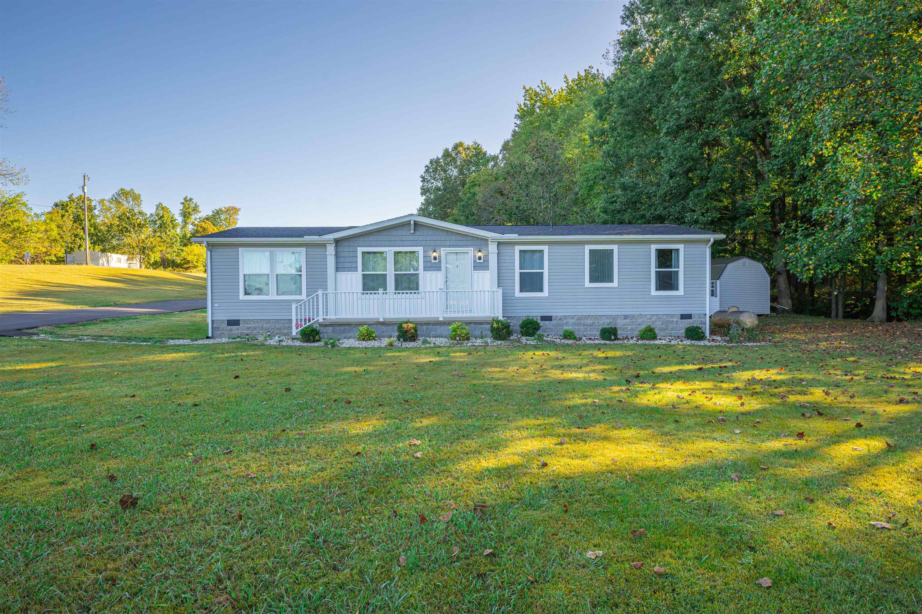 1046 School Rd, Sacramento, Kentucky 42372, 3 Bedrooms Bedrooms, ,2 BathroomsBathrooms,Single Family Residence,For Sale,School Rd,88148