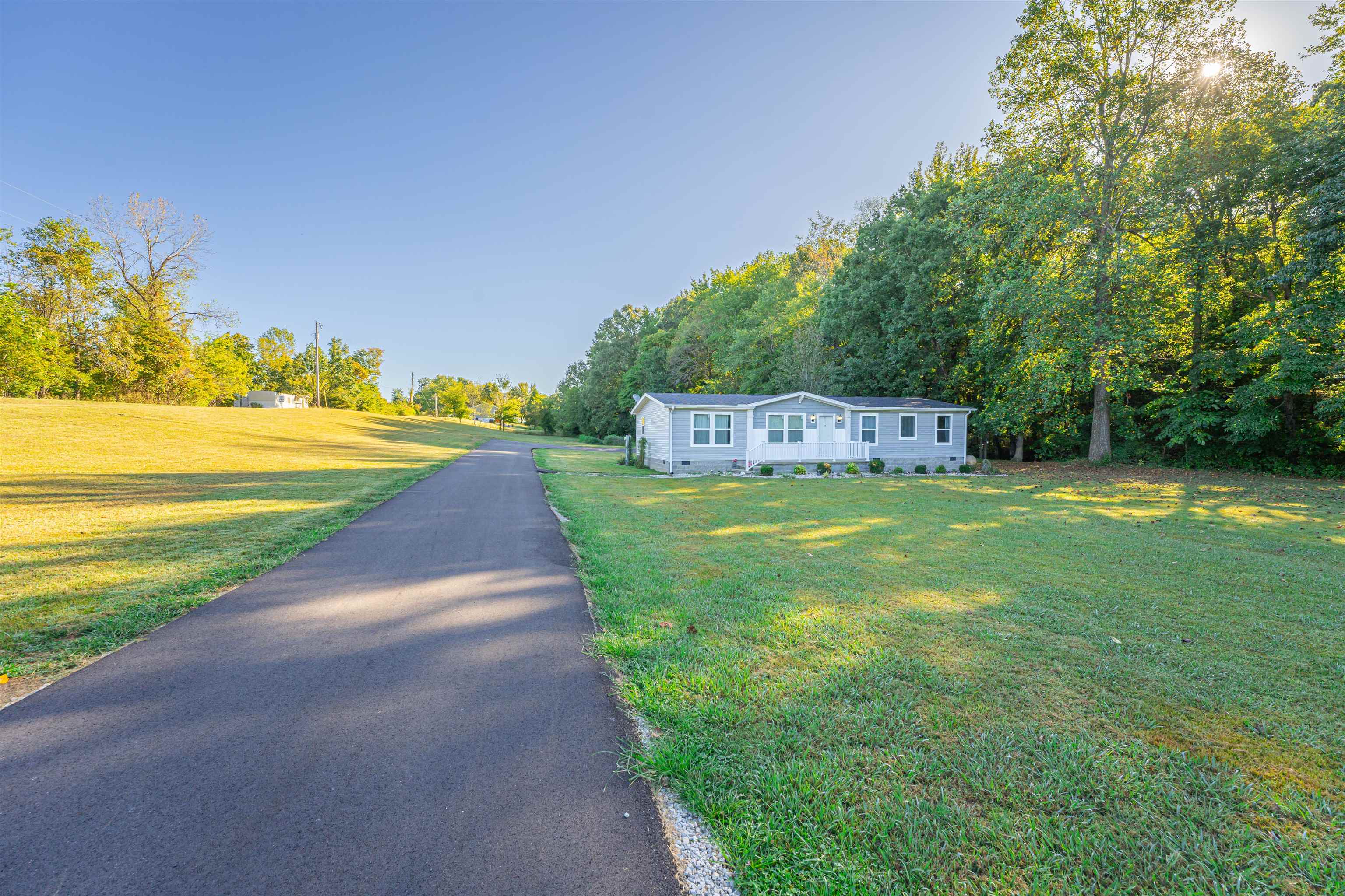 1046 School Rd, Sacramento, Kentucky 42372, 3 Bedrooms Bedrooms, ,2 BathroomsBathrooms,Single Family Residence,For Sale,School Rd,88148
