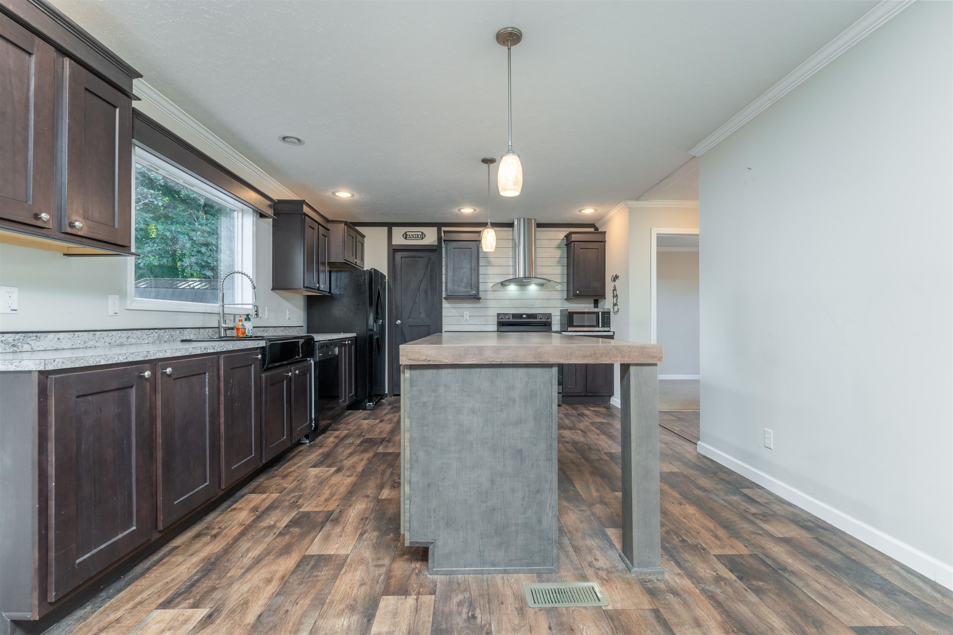 1046 School Rd, Sacramento, Kentucky 42372, 3 Bedrooms Bedrooms, ,2 BathroomsBathrooms,Single Family Residence,For Sale,School Rd,88148