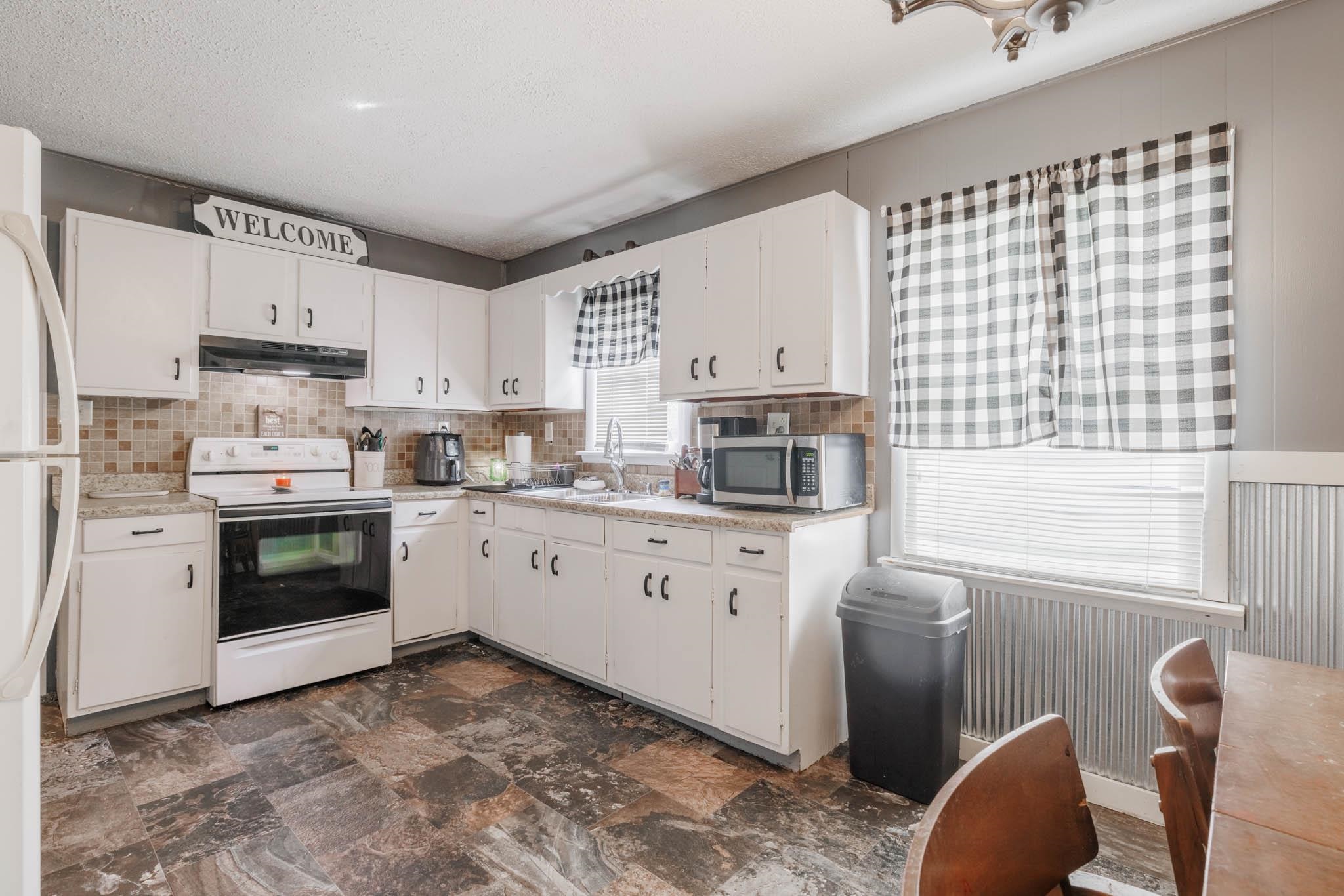 204 Duvall Road, Beaver Dam, Kentucky 42320, 4 Bedrooms Bedrooms, ,2 BathroomsBathrooms,Single Family Residence,For Sale,Duvall Road,88163