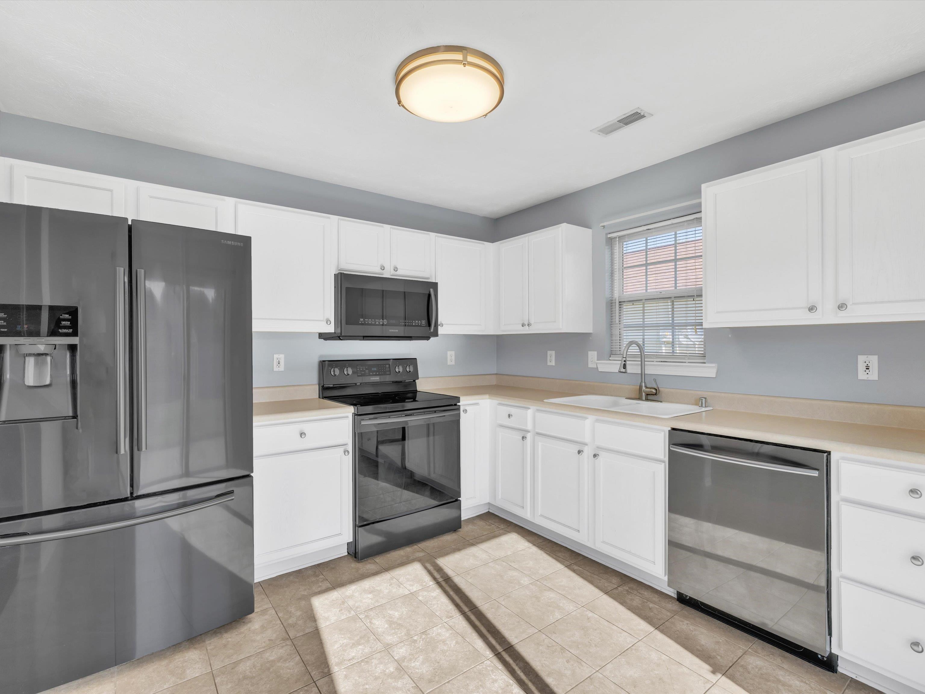 1912 Terrace Pointe, Owensboro, Kentucky 42303, 3 Bedrooms Bedrooms, ,2 BathroomsBathrooms,Single Family Residence,For Sale,Terrace Pointe,88178