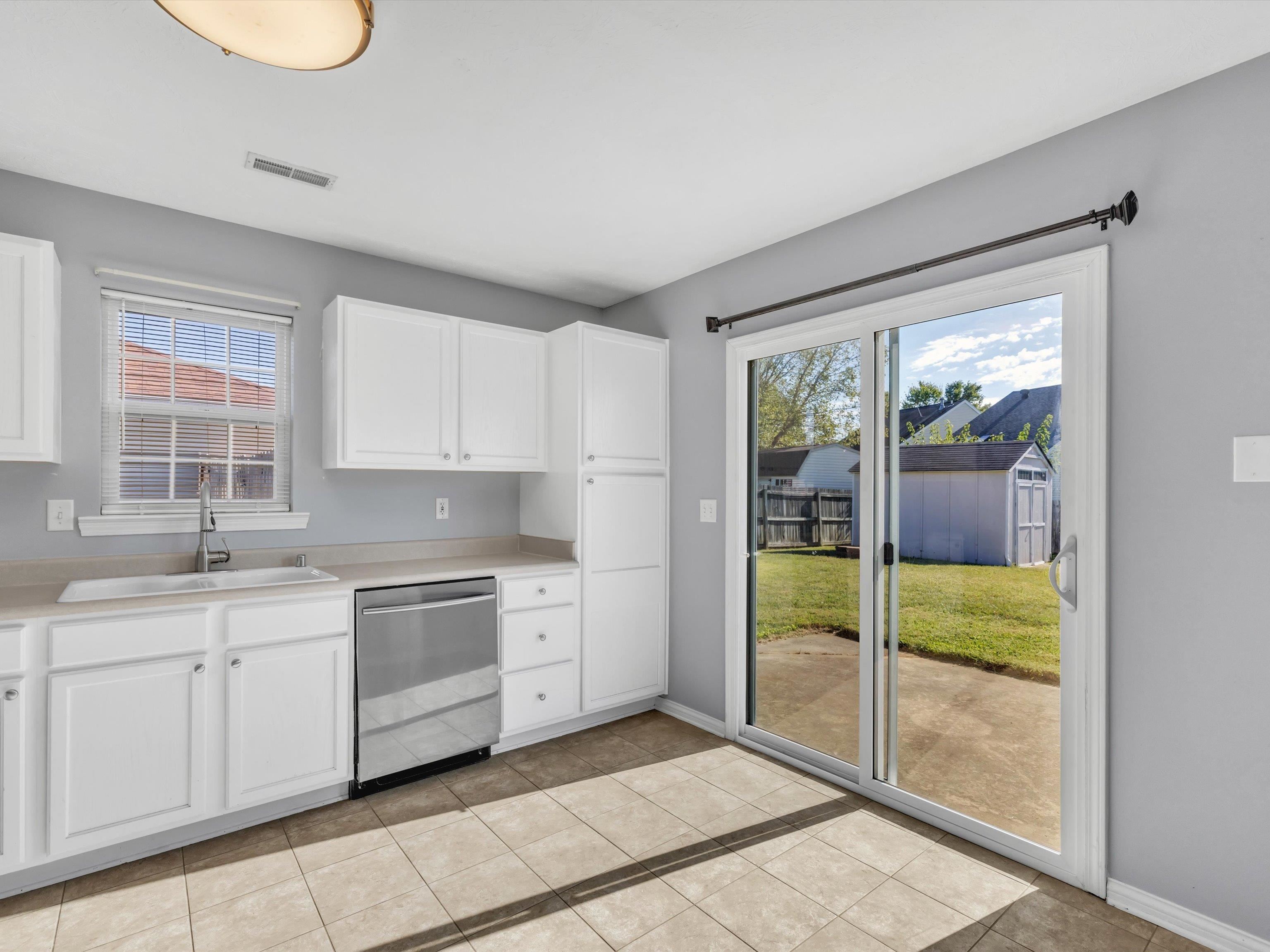 1912 Terrace Pointe, Owensboro, Kentucky 42303, 3 Bedrooms Bedrooms, ,2 BathroomsBathrooms,Single Family Residence,For Sale,Terrace Pointe,88178