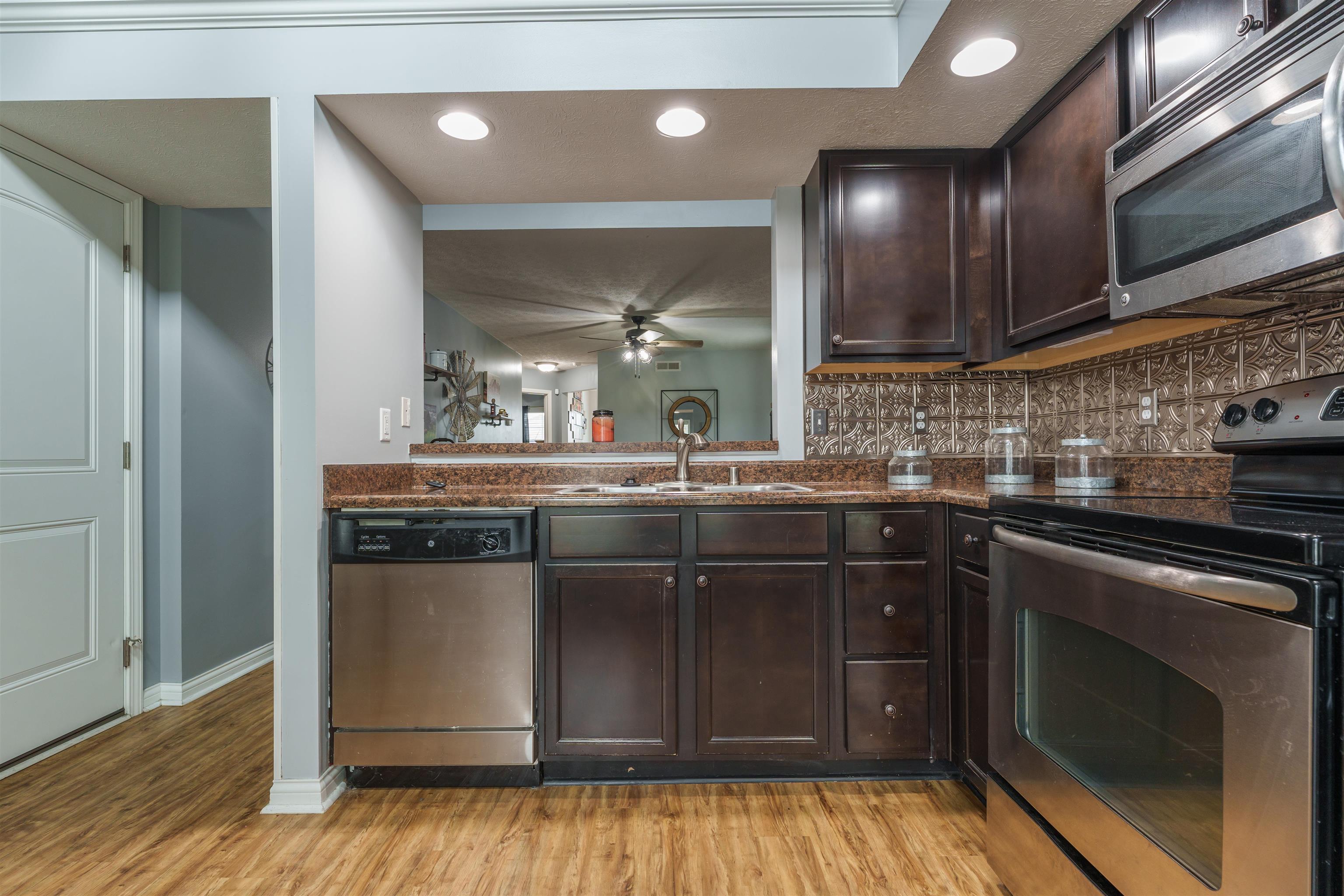2119 Village Run, Owensboro, Kentucky 42303, 2 Bedrooms Bedrooms, ,2 BathroomsBathrooms,Single Family Residence,For Sale,Village Run,88212