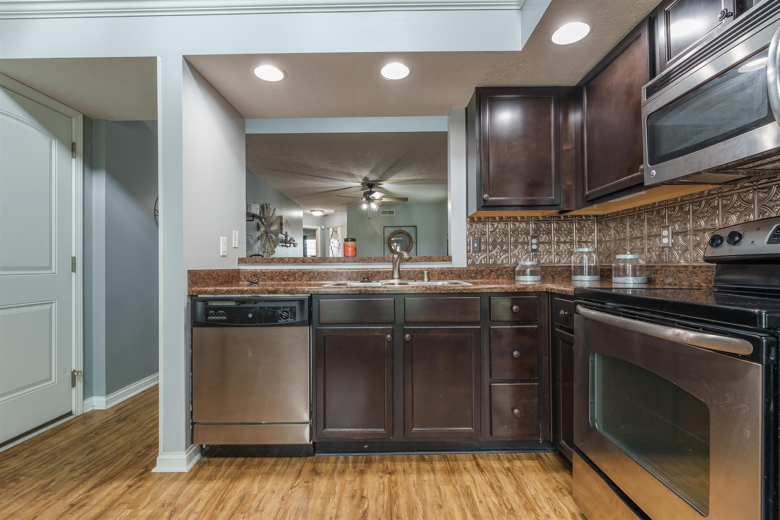 2119 Village Run, Owensboro, Kentucky 42303, 2 Bedrooms Bedrooms, ,2 BathroomsBathrooms,Single Family Residence,For Sale,Village Run,88212