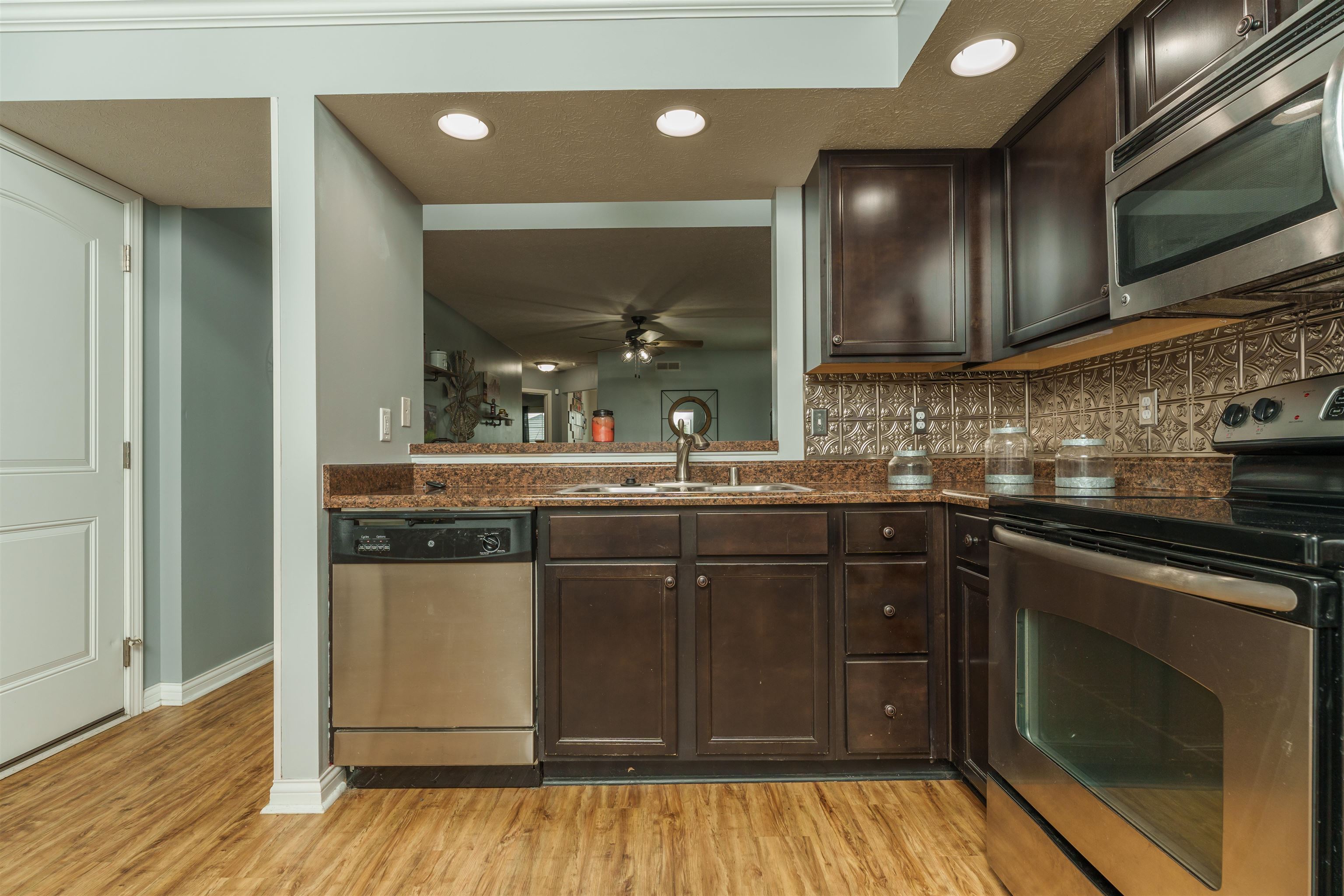 2119 Village Run, Owensboro, Kentucky 42303, 2 Bedrooms Bedrooms, ,2 BathroomsBathrooms,Single Family Residence,For Sale,Village Run,88212
