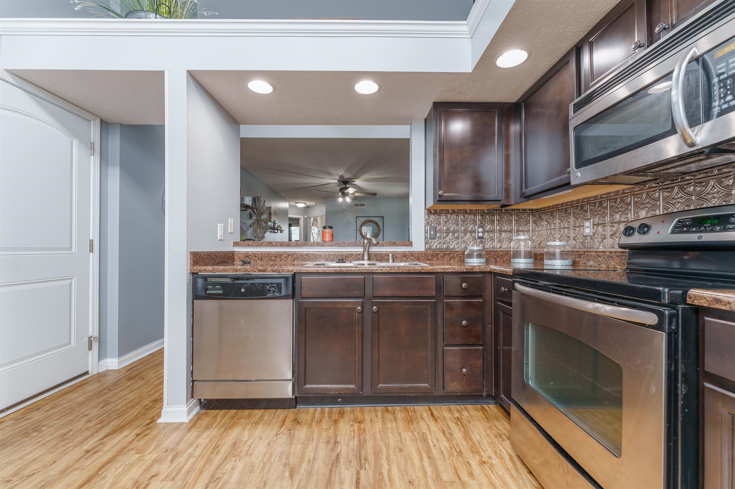 2119 Village Run, Owensboro, Kentucky 42303, 2 Bedrooms Bedrooms, ,2 BathroomsBathrooms,Single Family Residence,For Sale,Village Run,88212