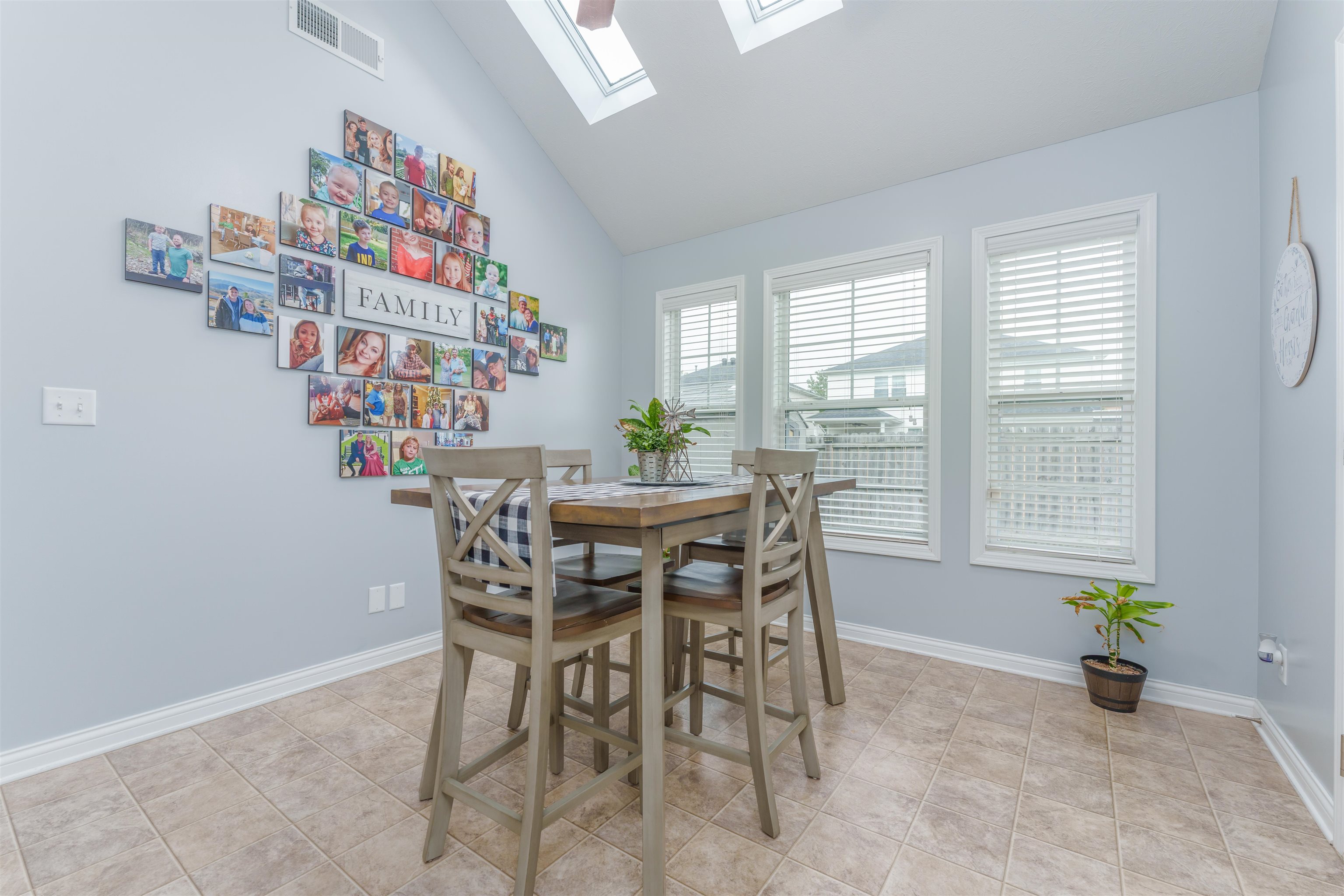 2119 Village Run, Owensboro, Kentucky 42303, 2 Bedrooms Bedrooms, ,2 BathroomsBathrooms,Single Family Residence,For Sale,Village Run,88212
