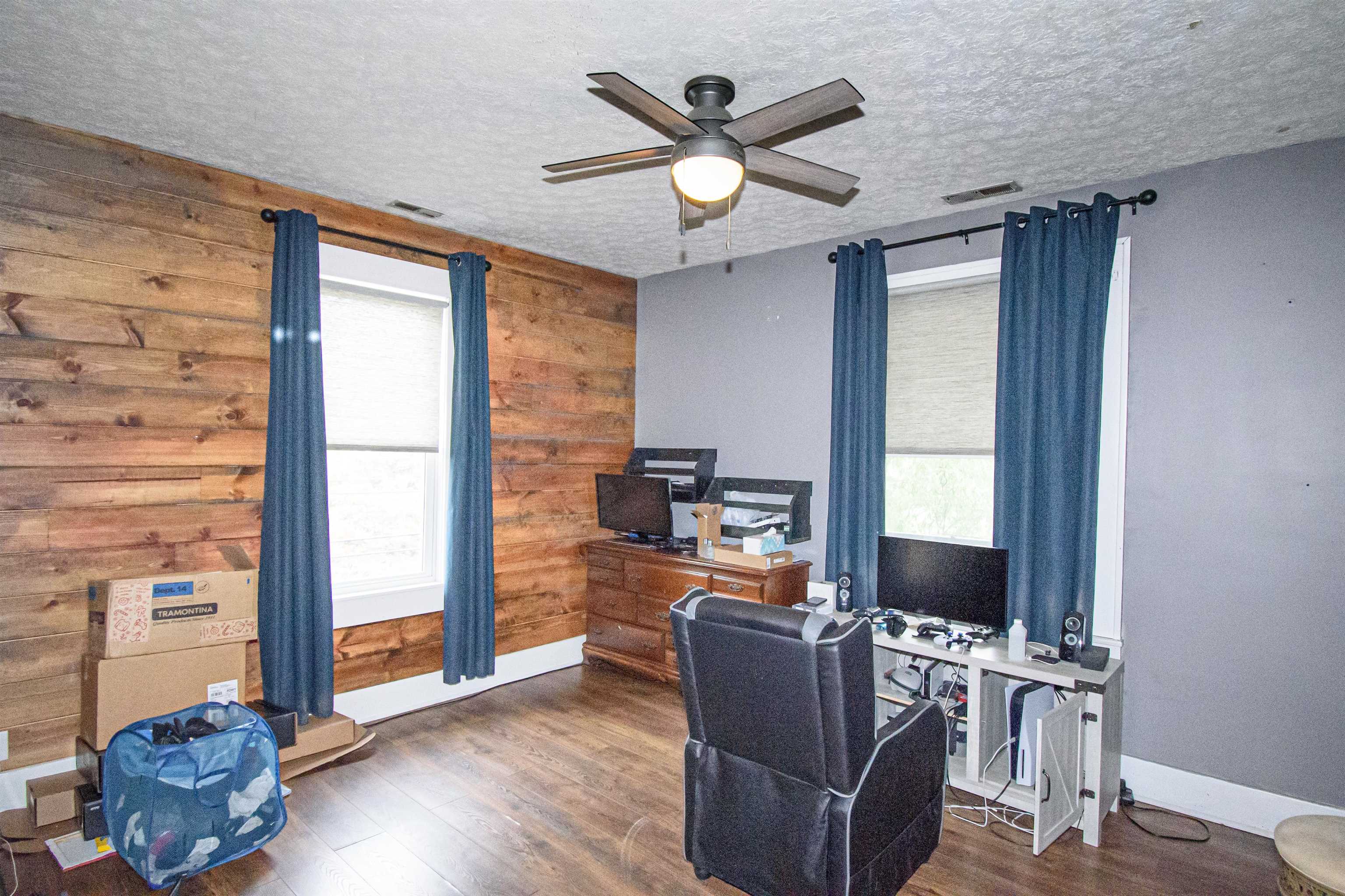 1302 Locust St, Owensboro, Kentucky 42301, 3 Bedrooms Bedrooms, ,3 BathroomsBathrooms,Single Family Residence,For Sale,Locust St,88244