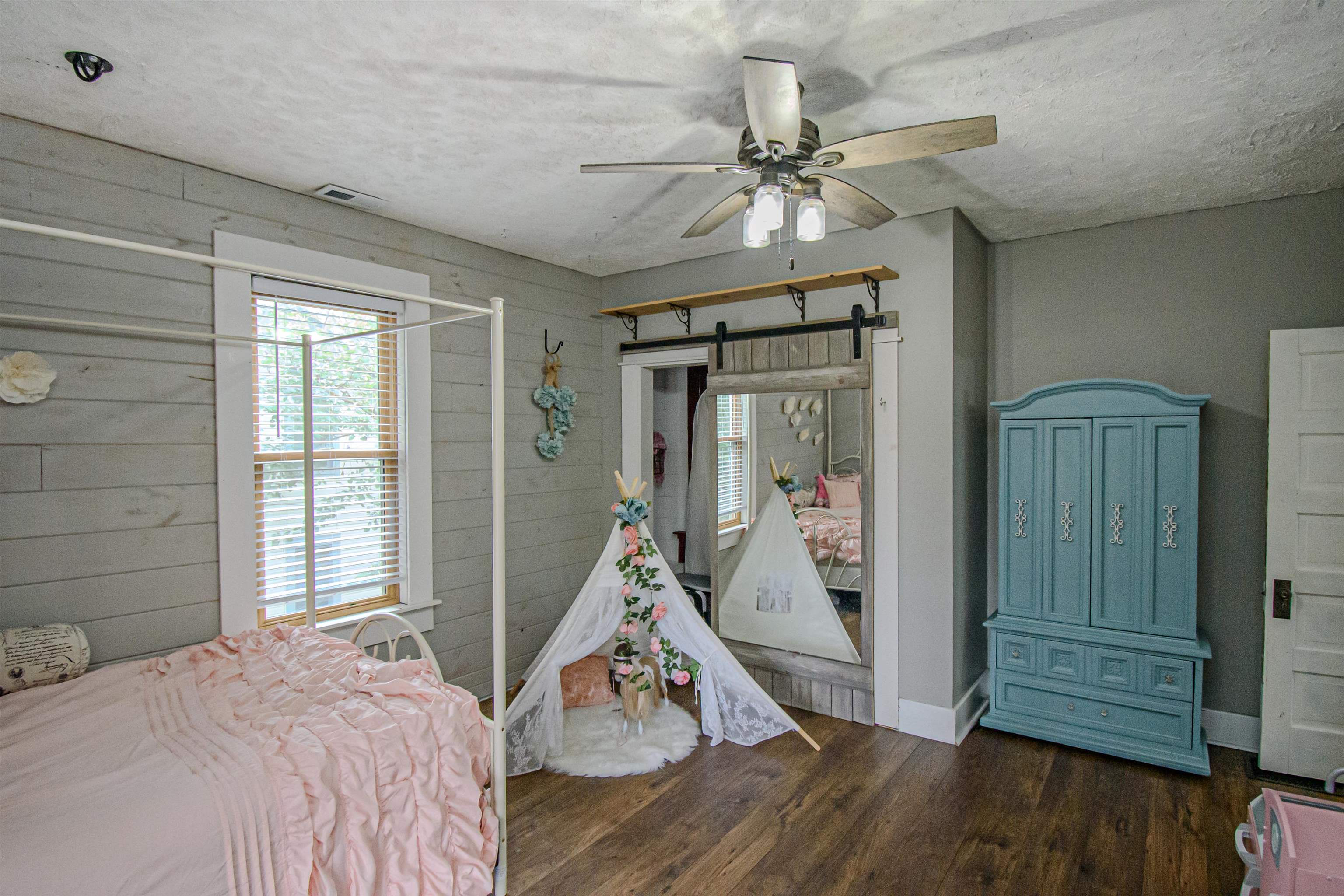 1302 Locust St, Owensboro, Kentucky 42301, 3 Bedrooms Bedrooms, ,3 BathroomsBathrooms,Single Family Residence,For Sale,Locust St,88244