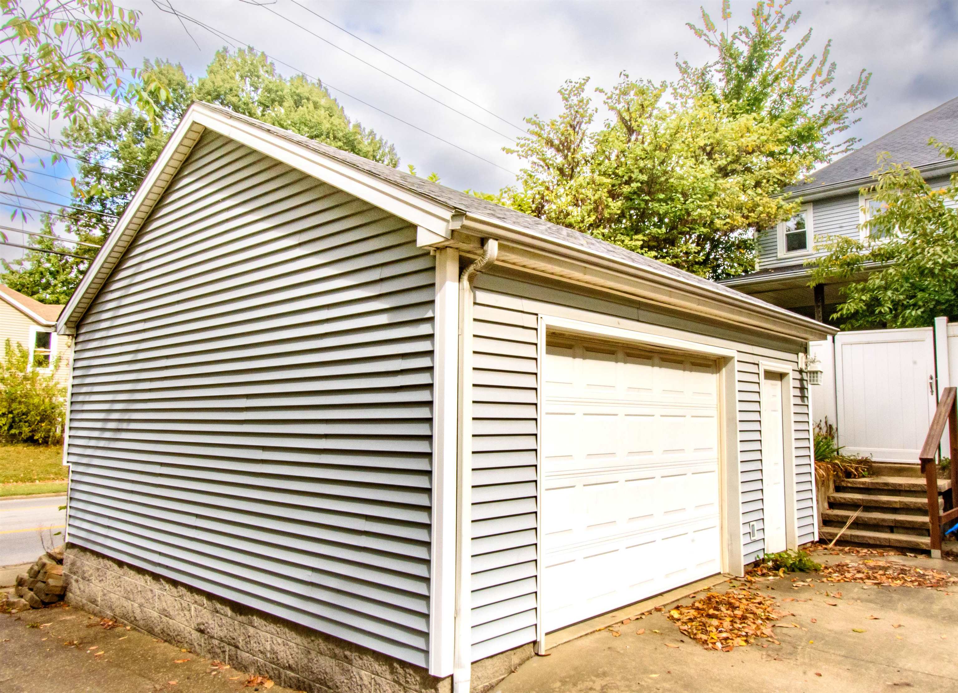 1302 Locust St, Owensboro, Kentucky 42301, 3 Bedrooms Bedrooms, ,3 BathroomsBathrooms,Single Family Residence,For Sale,Locust St,88244