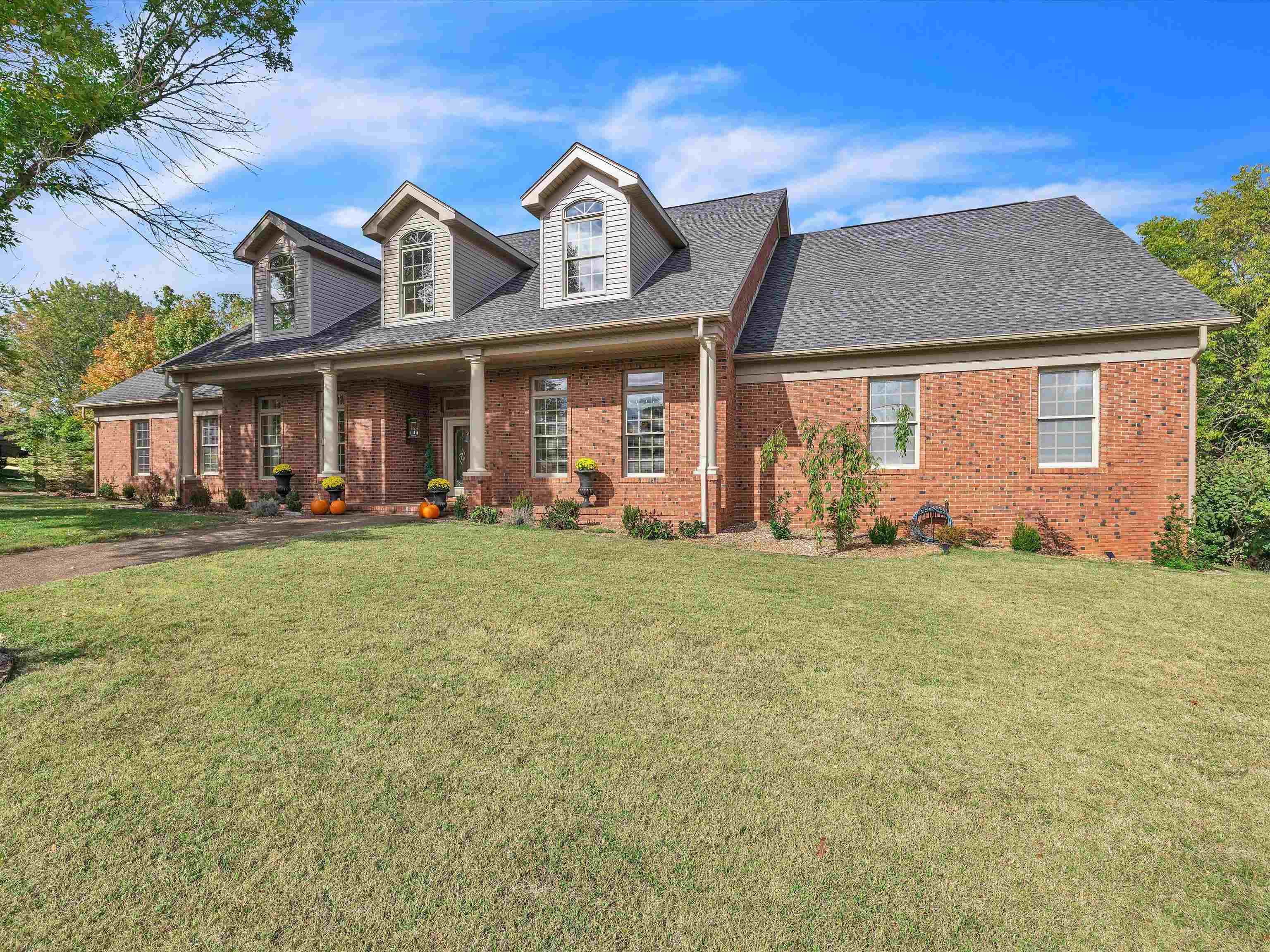 1661 Barclay Ave, Owensboro, Kentucky 42303, 4 Bedrooms Bedrooms, ,4 BathroomsBathrooms,Single Family Residence,For Sale,Barclay Ave,88250