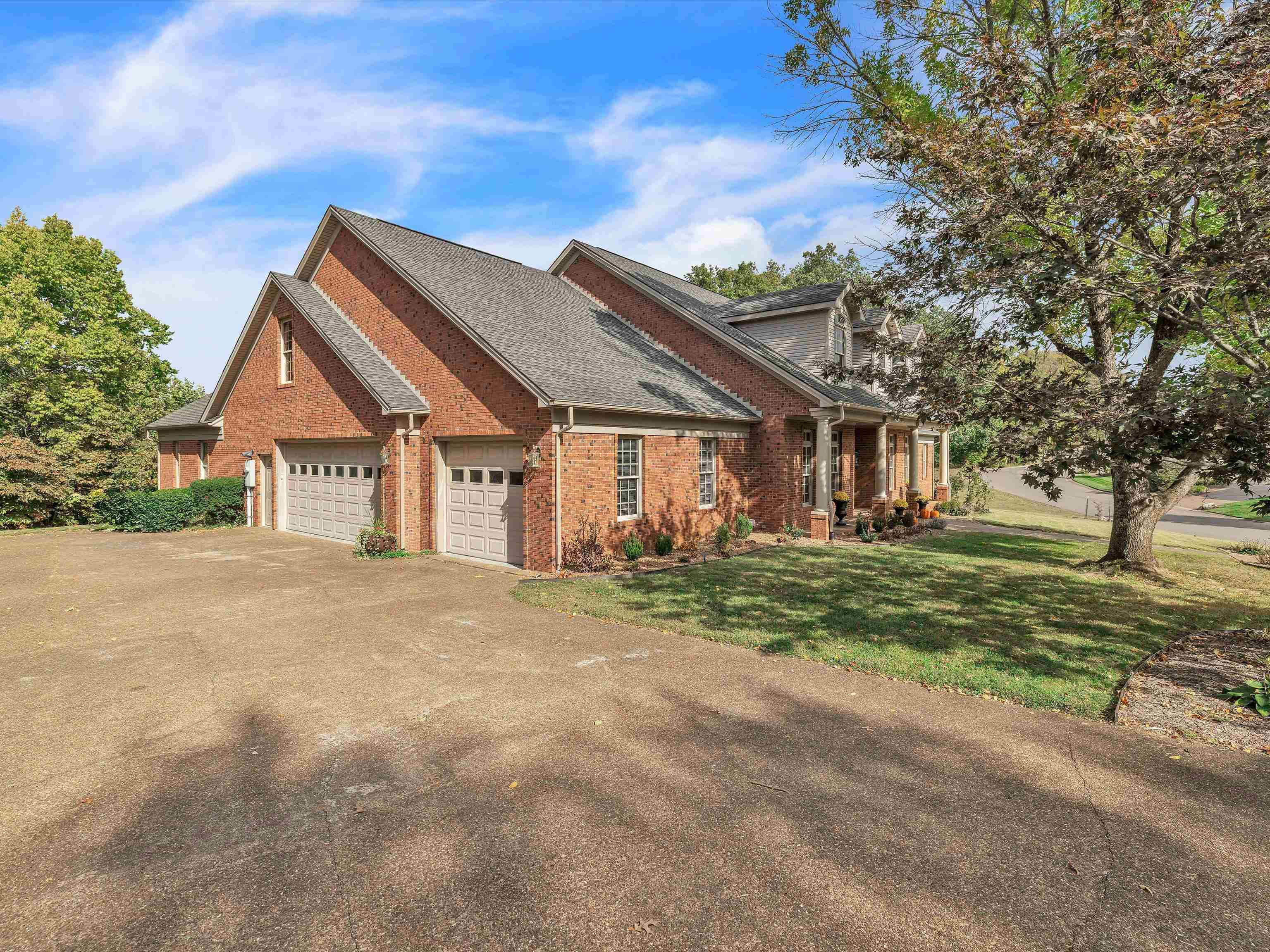 1661 Barclay Ave, Owensboro, Kentucky 42303, 4 Bedrooms Bedrooms, ,4 BathroomsBathrooms,Single Family Residence,For Sale,Barclay Ave,88250