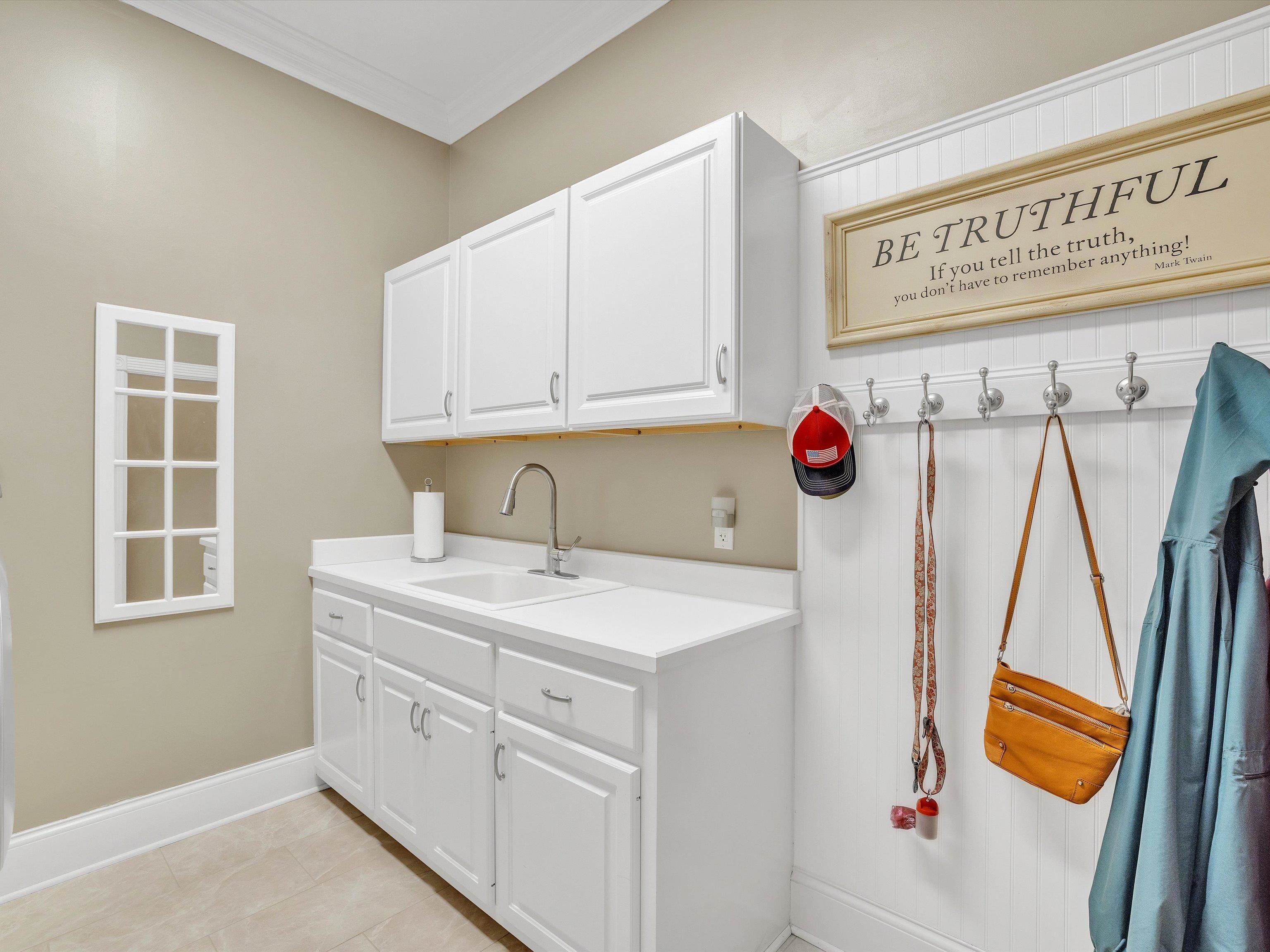 1661 Barclay Ave, Owensboro, Kentucky 42303, 4 Bedrooms Bedrooms, ,4 BathroomsBathrooms,Single Family Residence,For Sale,Barclay Ave,88250