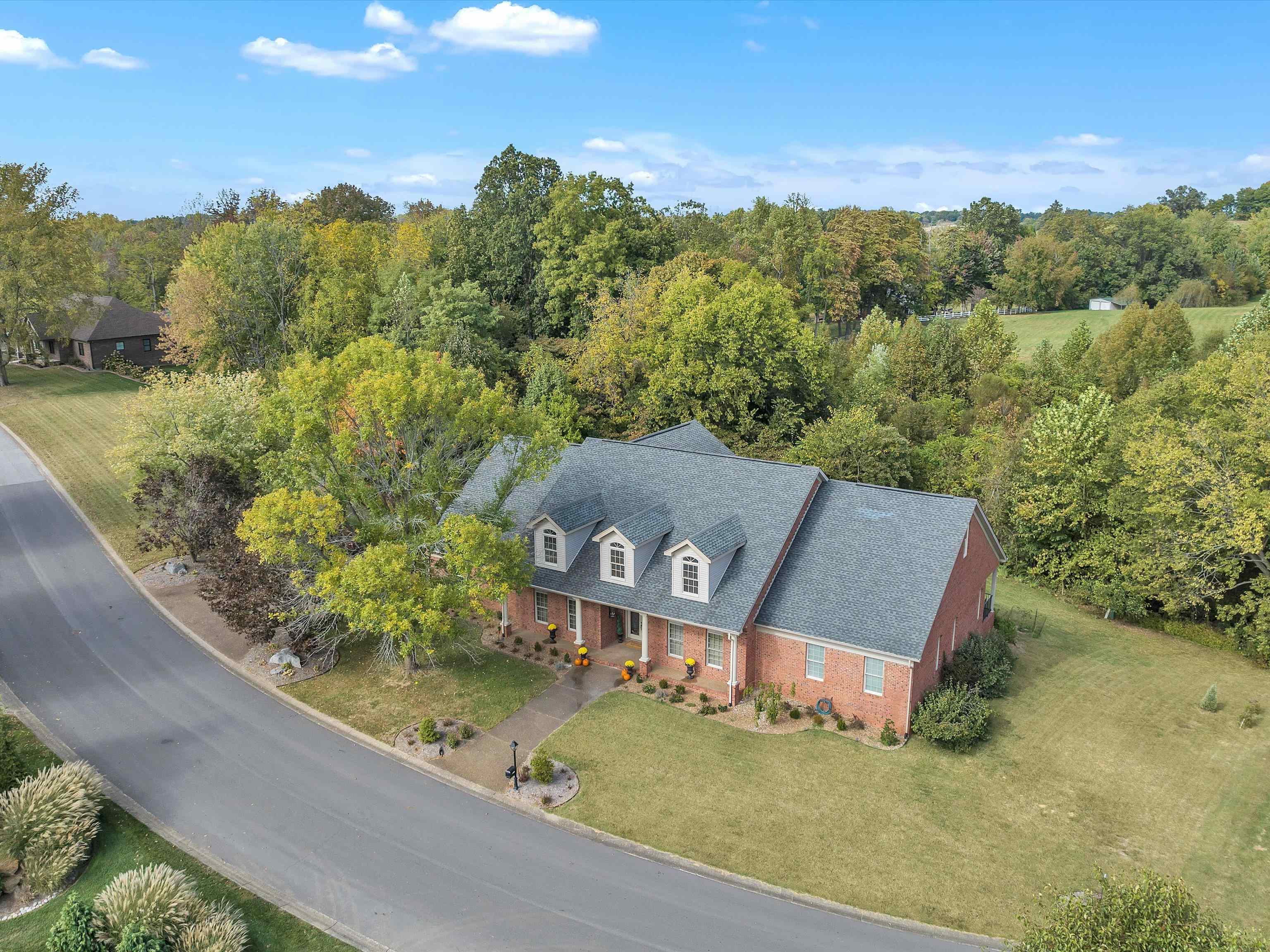 1661 Barclay Ave, Owensboro, Kentucky 42303, 4 Bedrooms Bedrooms, ,4 BathroomsBathrooms,Single Family Residence,For Sale,Barclay Ave,88250