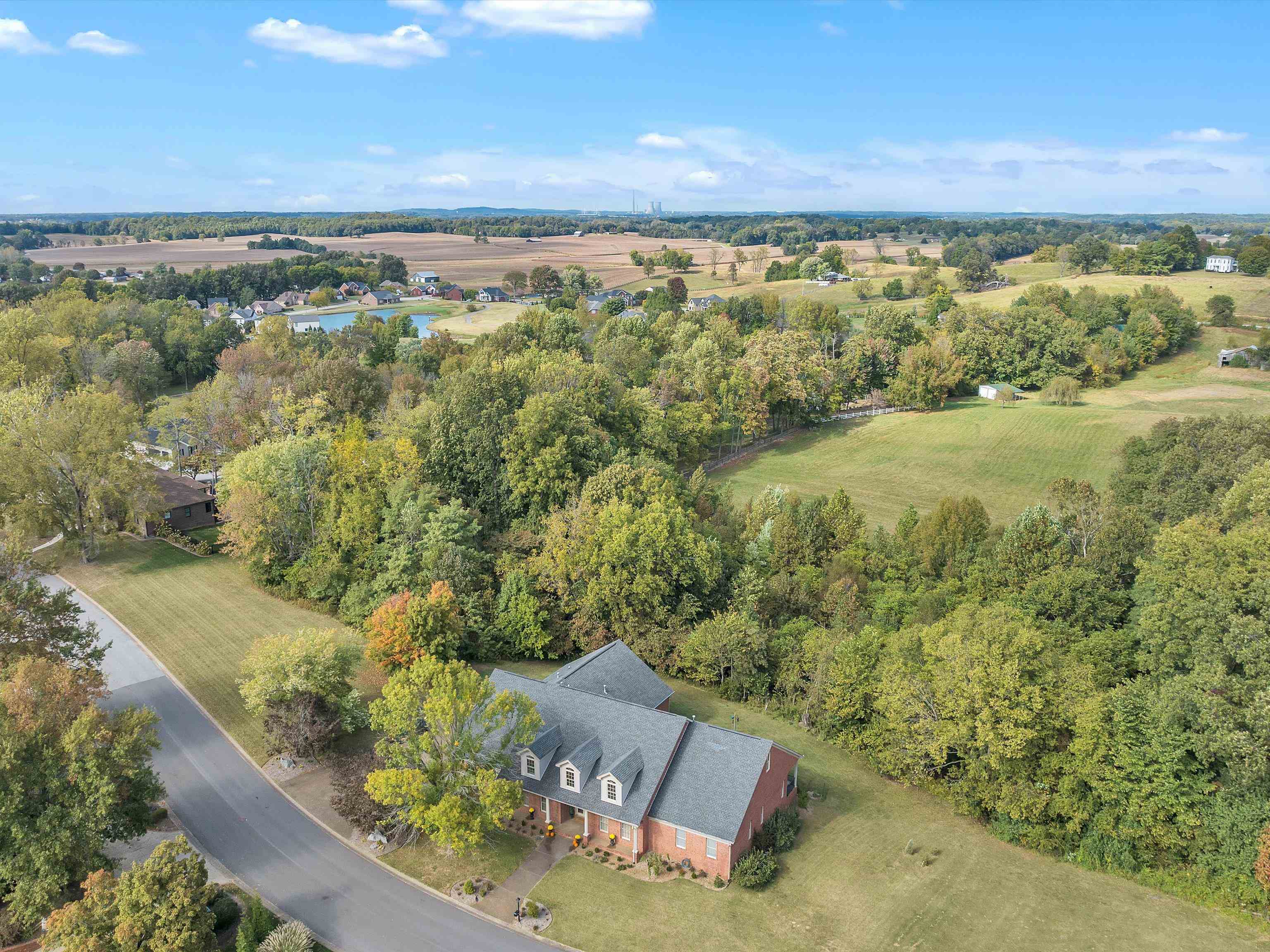 1661 Barclay Ave, Owensboro, Kentucky 42303, 4 Bedrooms Bedrooms, ,4 BathroomsBathrooms,Single Family Residence,For Sale,Barclay Ave,88250