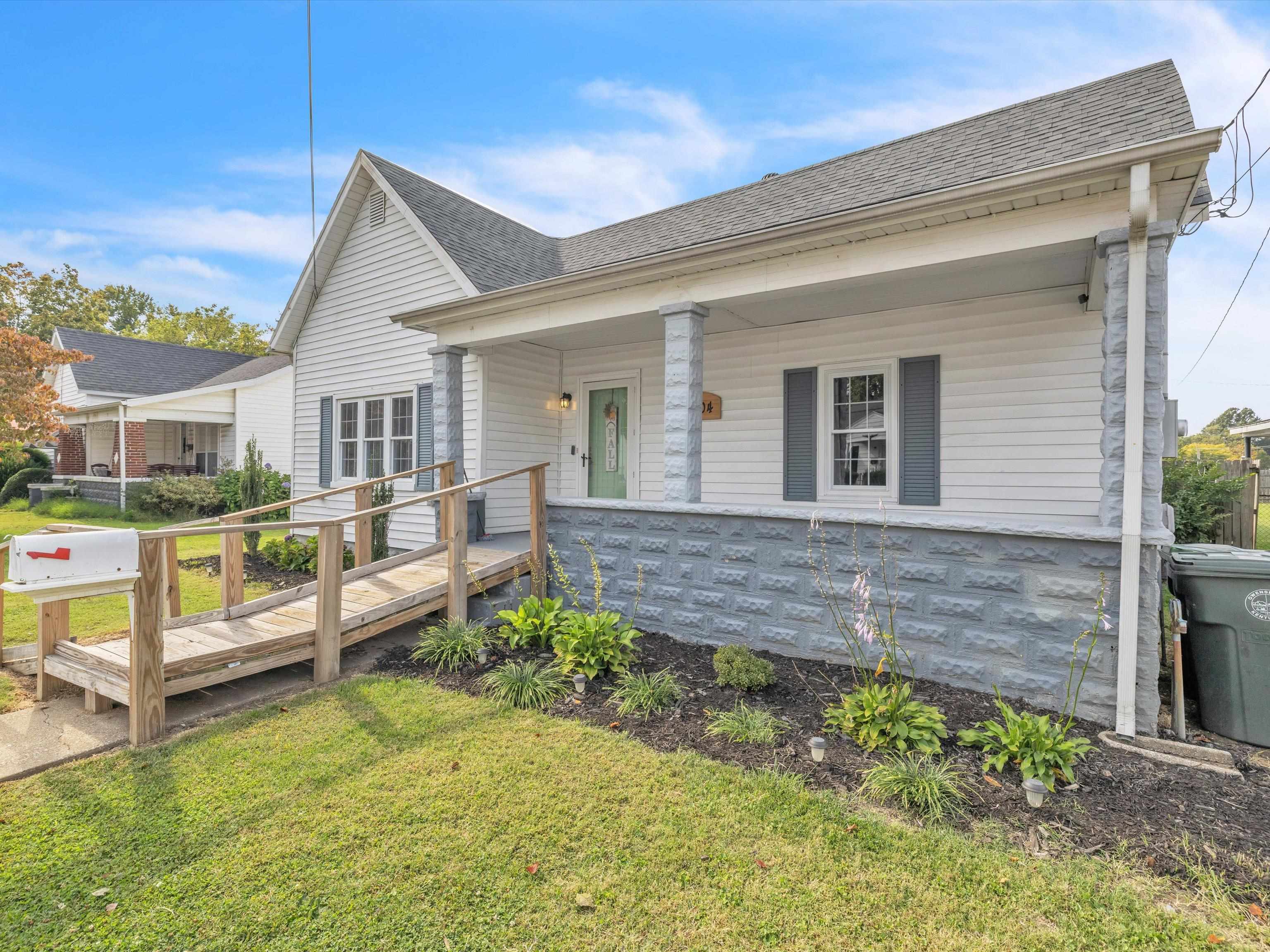 1304 Independence Ave, Owensboro, Kentucky 42301, 3 Bedrooms Bedrooms, ,2 BathroomsBathrooms,Single Family Residence,For Sale,Independence Ave,88262