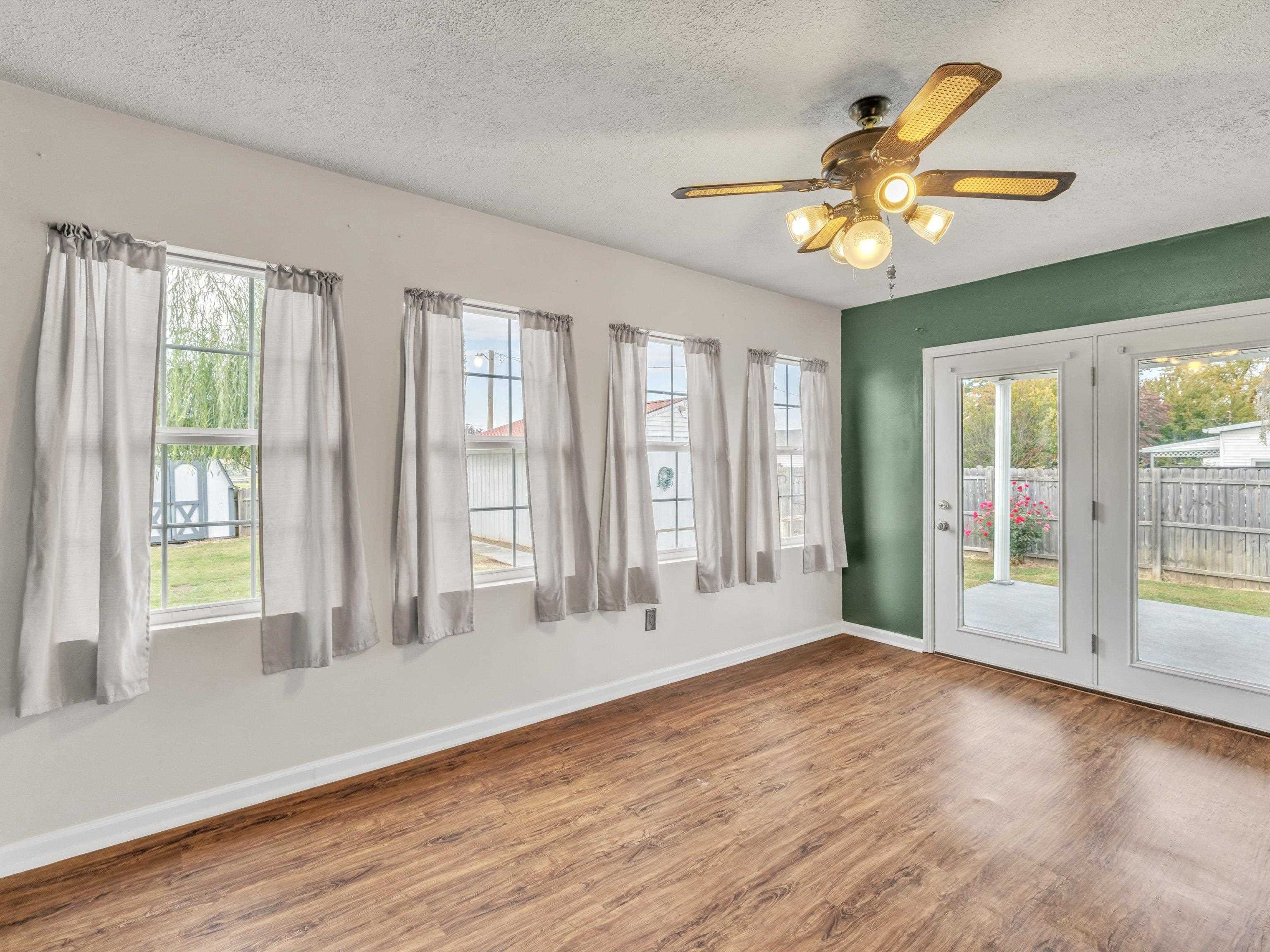 1304 Independence Ave, Owensboro, Kentucky 42301, 3 Bedrooms Bedrooms, ,2 BathroomsBathrooms,Single Family Residence,For Sale,Independence Ave,88262