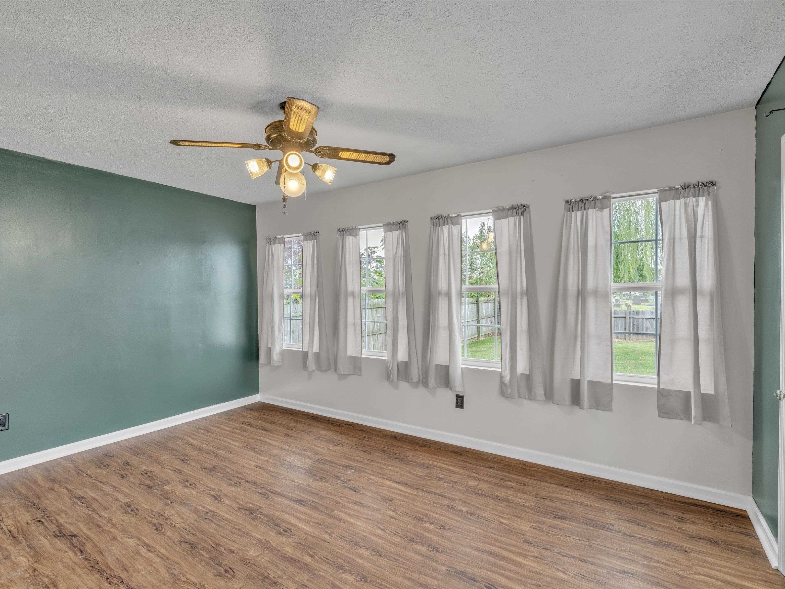1304 Independence Ave, Owensboro, Kentucky 42301, 3 Bedrooms Bedrooms, ,2 BathroomsBathrooms,Single Family Residence,For Sale,Independence Ave,88262