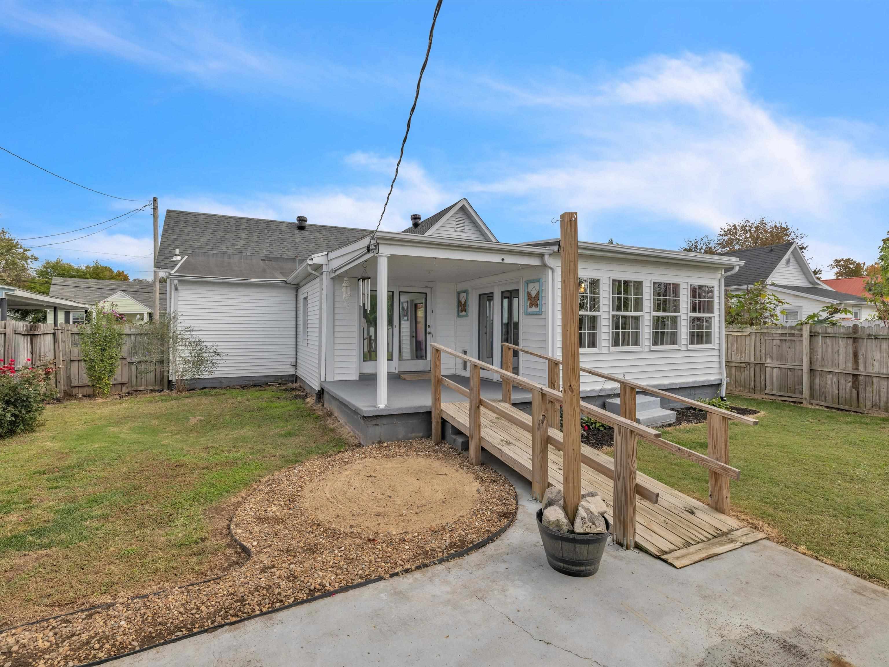 1304 Independence Ave, Owensboro, Kentucky 42301, 3 Bedrooms Bedrooms, ,2 BathroomsBathrooms,Single Family Residence,For Sale,Independence Ave,88262