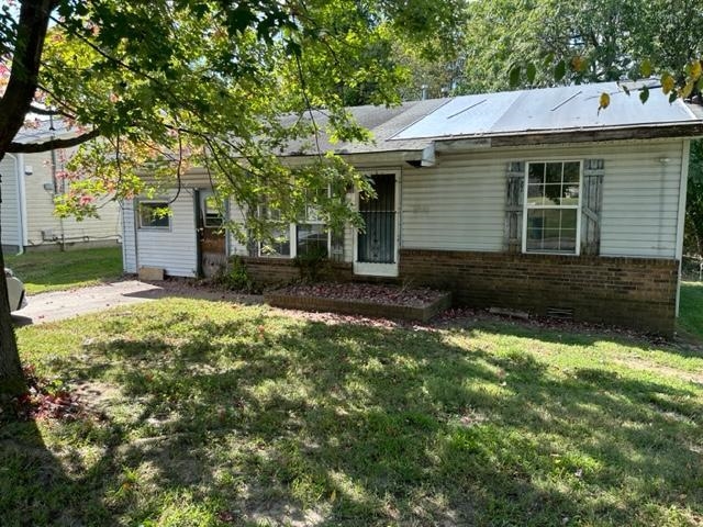 221 Church St, Madisonville, Kentucky 42431, 3 Bedrooms Bedrooms, ,1 BathroomBathrooms,Single Family Residence,For Sale,Church St,88272