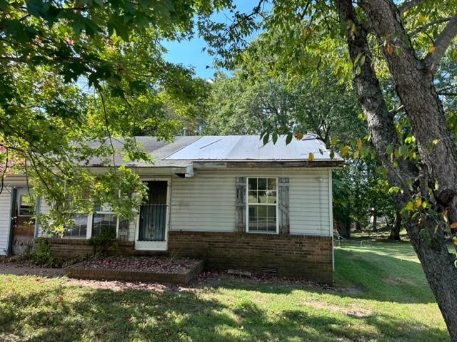 221 Church St, Madisonville, Kentucky 42431, 3 Bedrooms Bedrooms, ,1 BathroomBathrooms,Single Family Residence,For Sale,Church St,88272