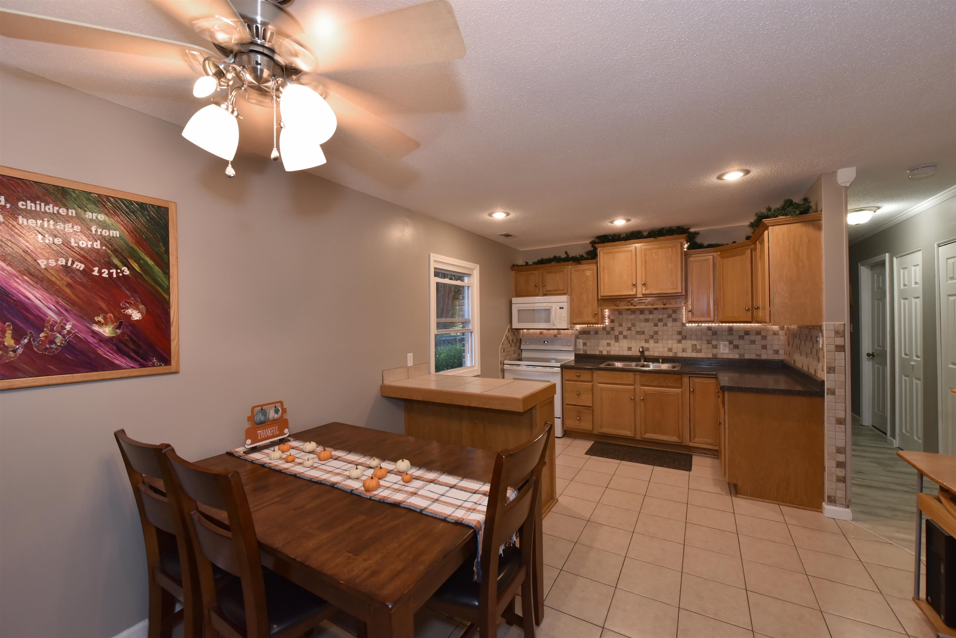 3018 Yellowstone Dr, Owensboro, Kentucky 42301-0000, 3 Bedrooms Bedrooms, ,1 BathroomBathrooms,Single Family Residence,For Sale,Yellowstone Dr,88277