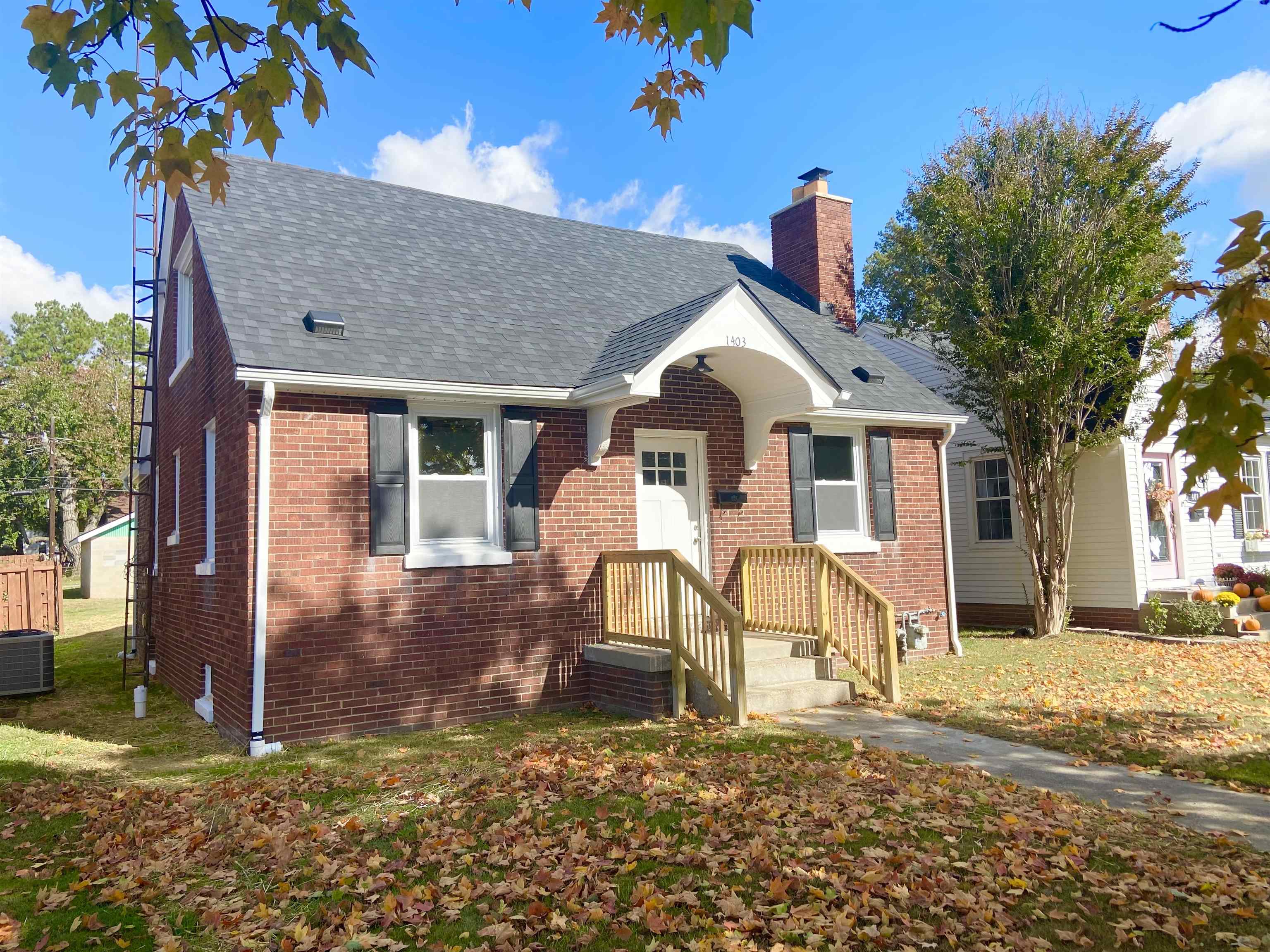 1403 12th St, Owensboro, Kentucky 42301, 3 Bedrooms Bedrooms, ,2 BathroomsBathrooms,Single Family Residence,For Sale,12th St,88280