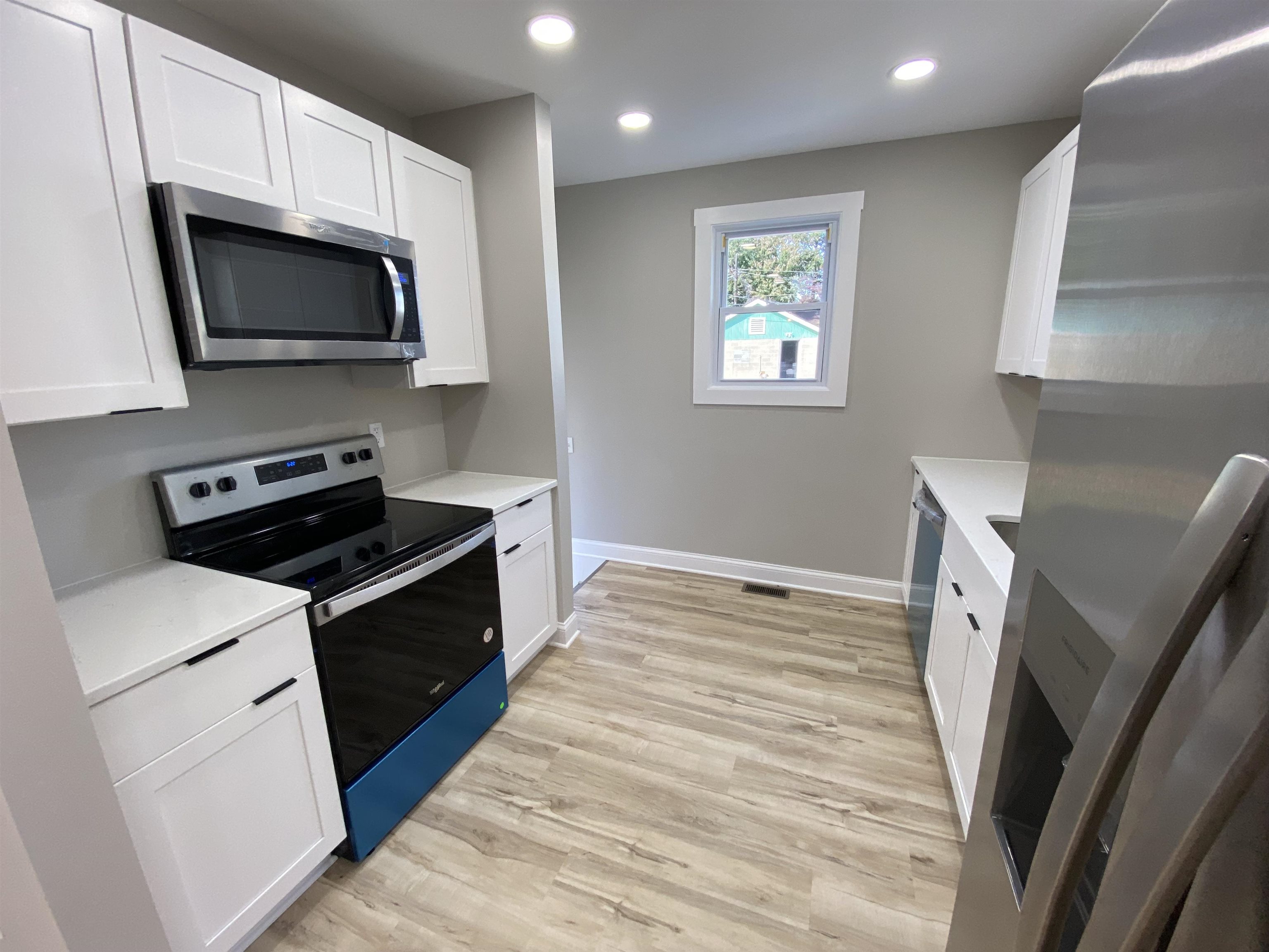 1403 12th St, Owensboro, Kentucky 42301, 3 Bedrooms Bedrooms, ,2 BathroomsBathrooms,Single Family Residence,For Sale,12th St,88280