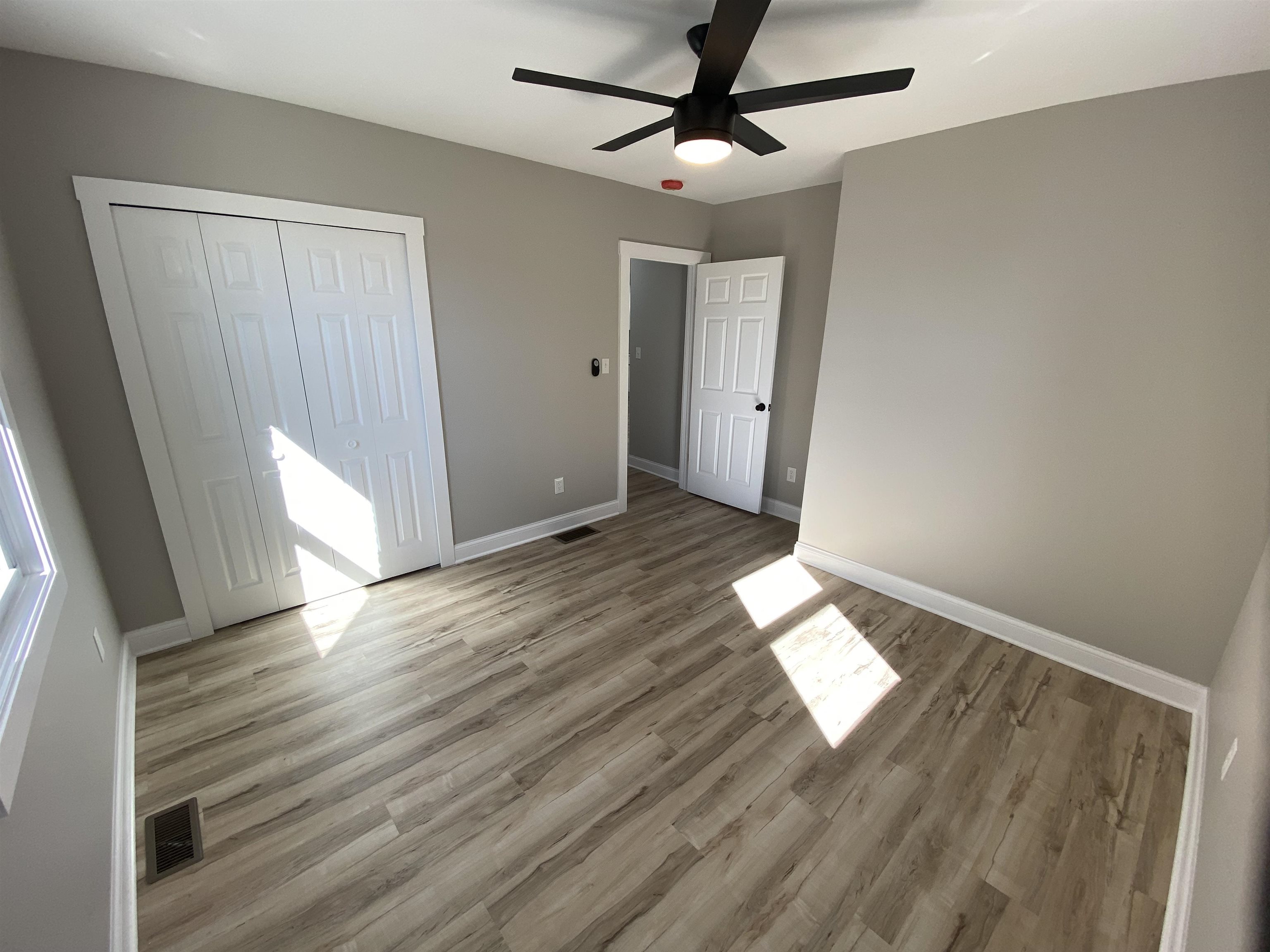 1403 12th St, Owensboro, Kentucky 42301, 3 Bedrooms Bedrooms, ,2 BathroomsBathrooms,Single Family Residence,For Sale,12th St,88280