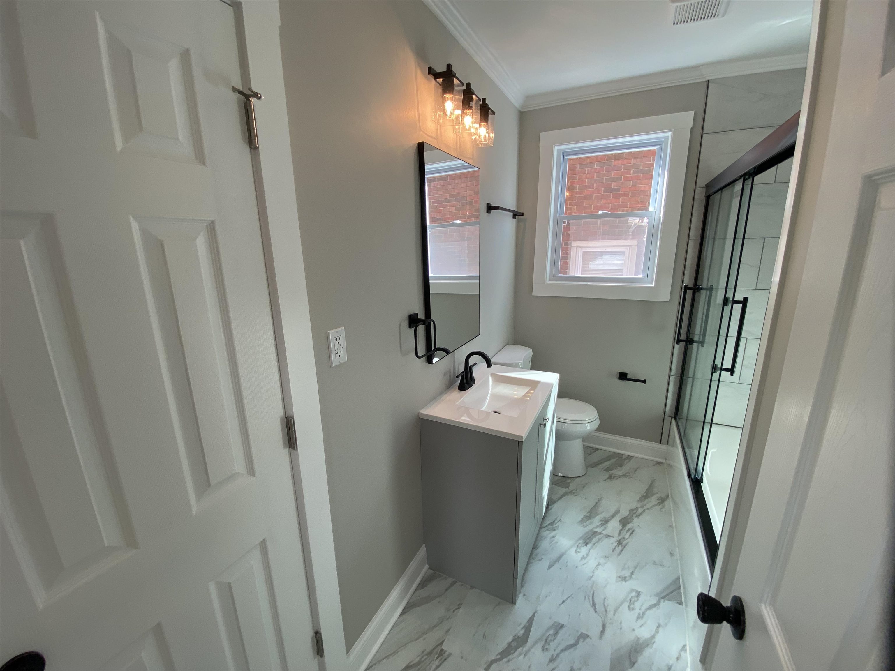 1403 12th St, Owensboro, Kentucky 42301, 3 Bedrooms Bedrooms, ,2 BathroomsBathrooms,Single Family Residence,For Sale,12th St,88280