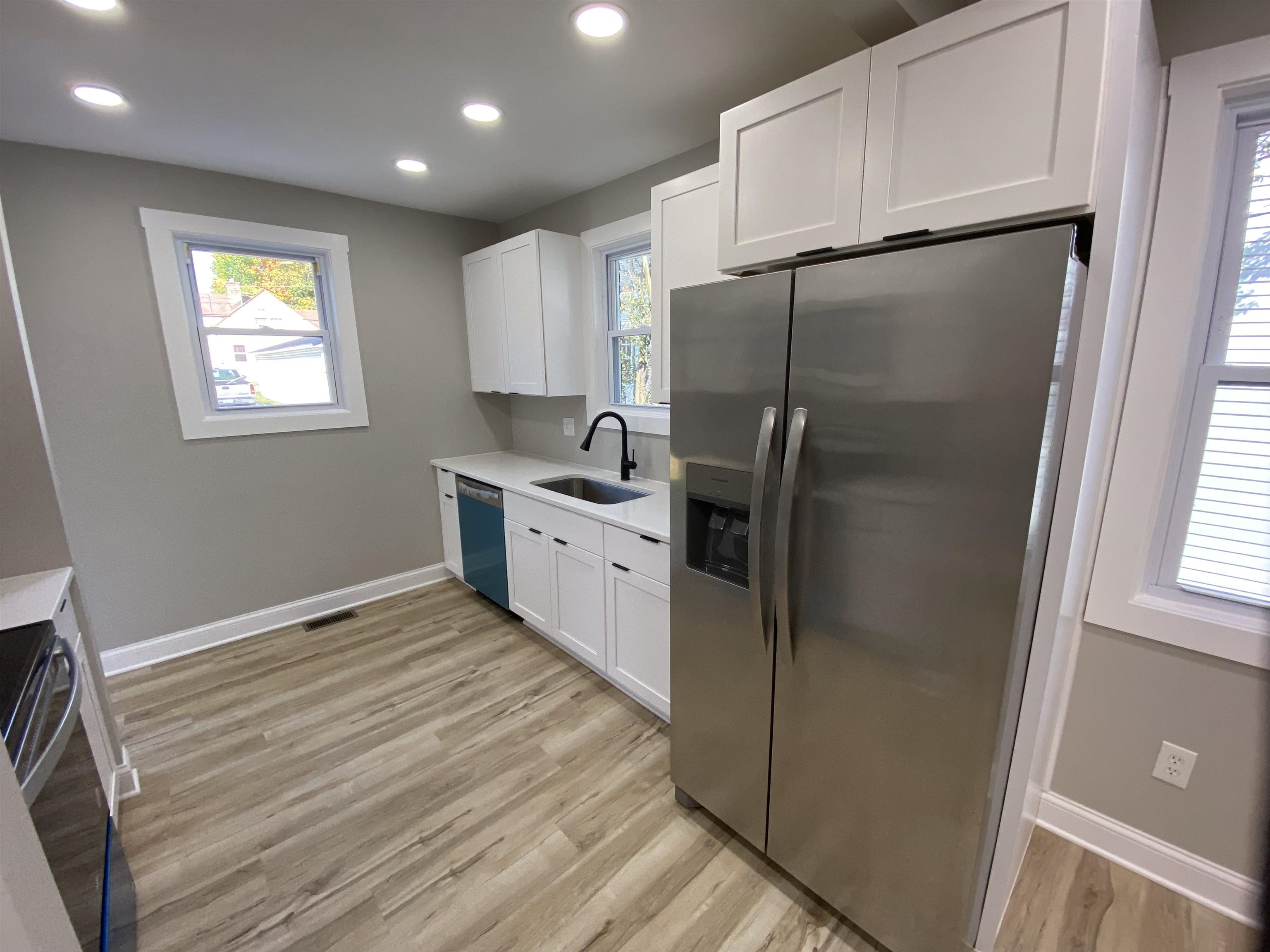 1403 12th St, Owensboro, Kentucky 42301, 3 Bedrooms Bedrooms, ,2 BathroomsBathrooms,Single Family Residence,For Sale,12th St,88280