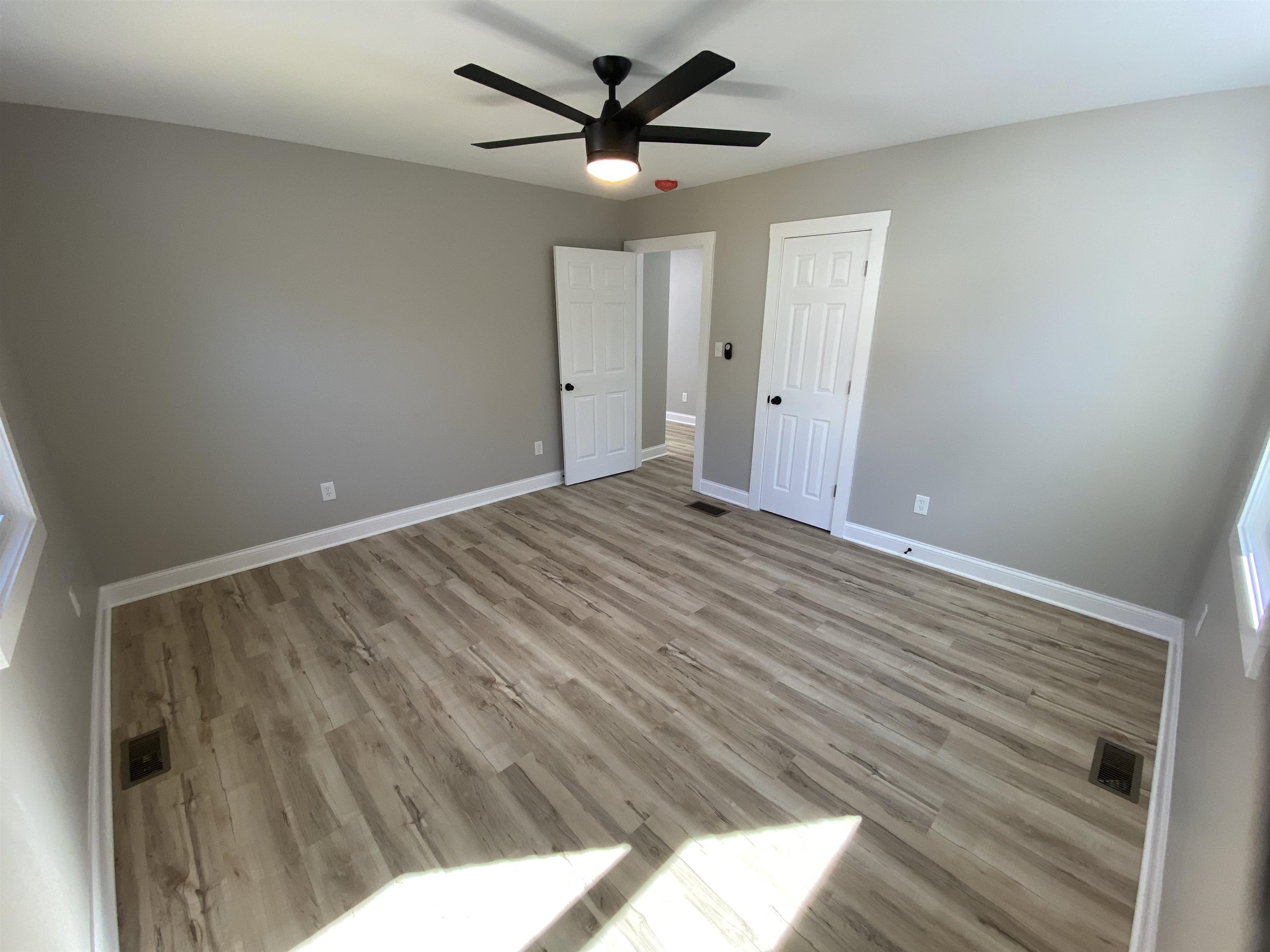 1403 12th St, Owensboro, Kentucky 42301, 3 Bedrooms Bedrooms, ,2 BathroomsBathrooms,Single Family Residence,For Sale,12th St,88280