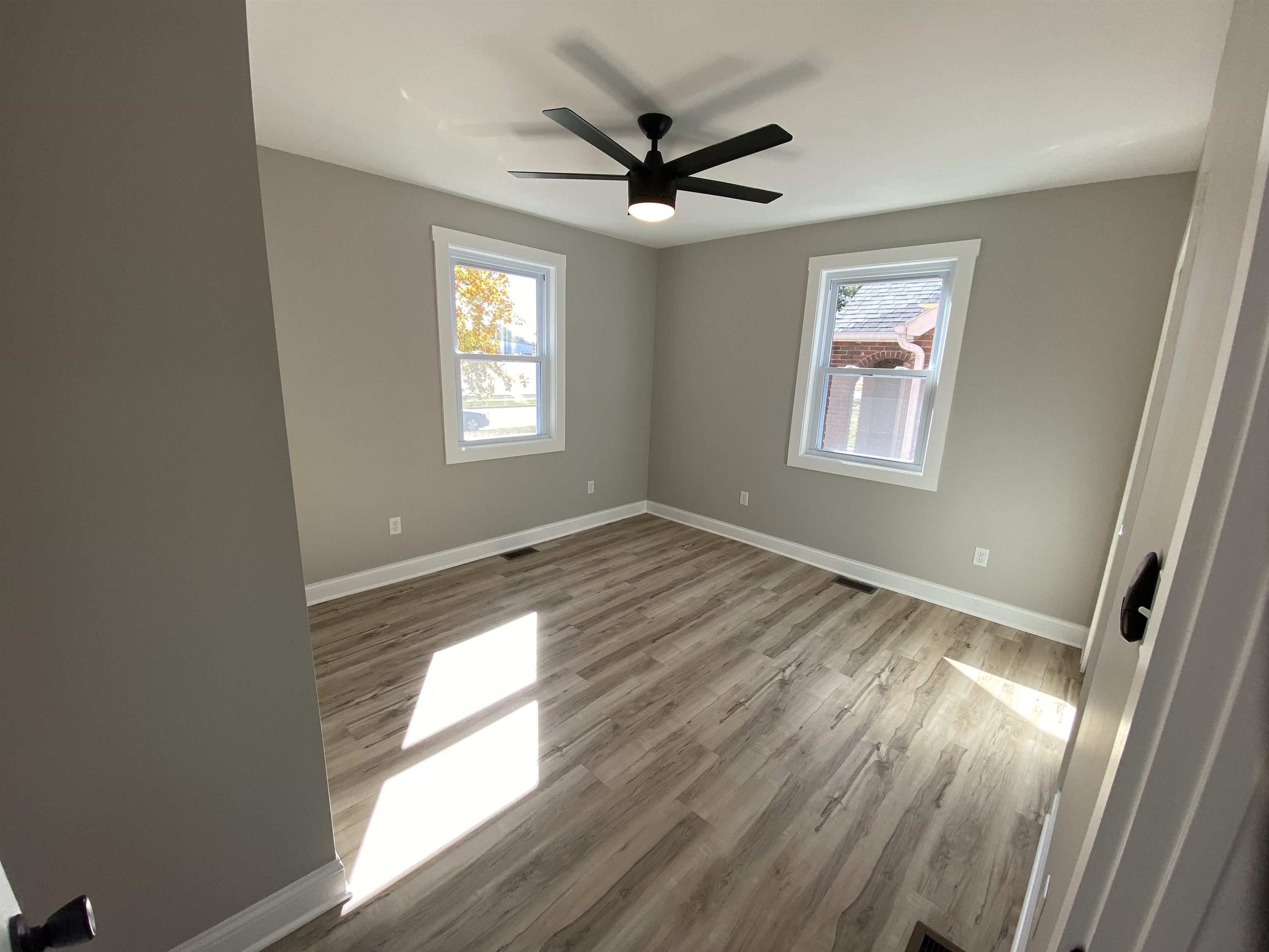 1403 12th St, Owensboro, Kentucky 42301, 3 Bedrooms Bedrooms, ,2 BathroomsBathrooms,Single Family Residence,For Sale,12th St,88280