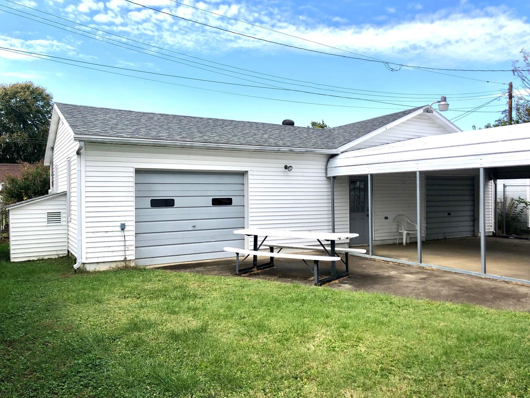 3006 Daviess St., Owensboro, Kentucky 42303, 2 Bedrooms Bedrooms, ,2 BathroomsBathrooms,Single Family Residence,For Sale,Daviess St.,88288