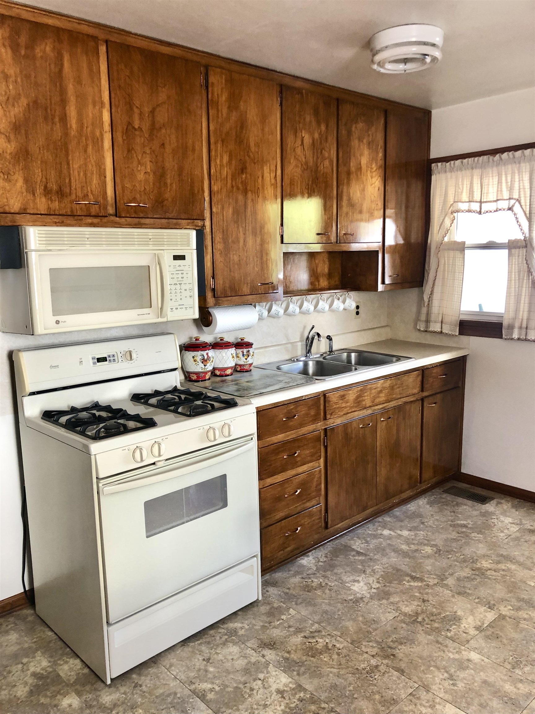 3006 Daviess St., Owensboro, Kentucky 42303, 2 Bedrooms Bedrooms, ,2 BathroomsBathrooms,Single Family Residence,For Sale,Daviess St.,88288